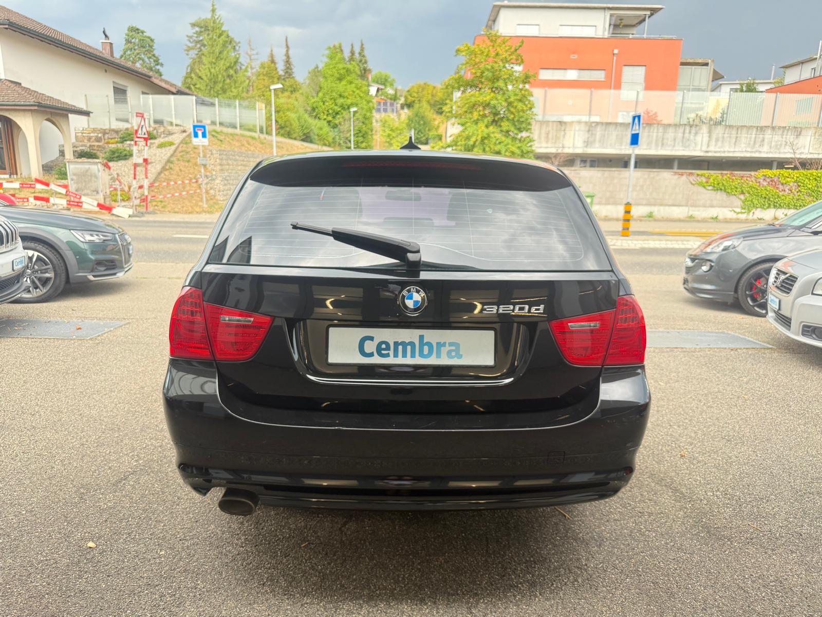 BMW 320d xDrive Touring-image-3