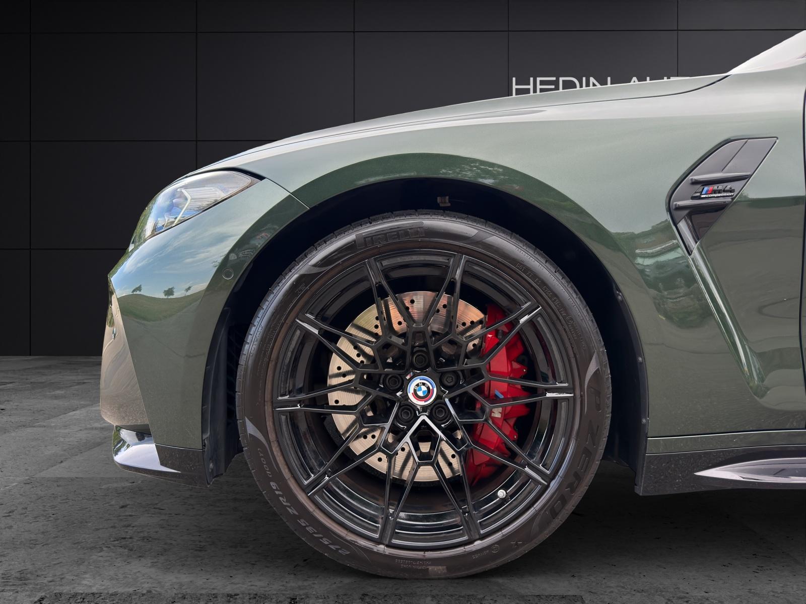 BMW M4 Competition xDrive Cabrio-image-4