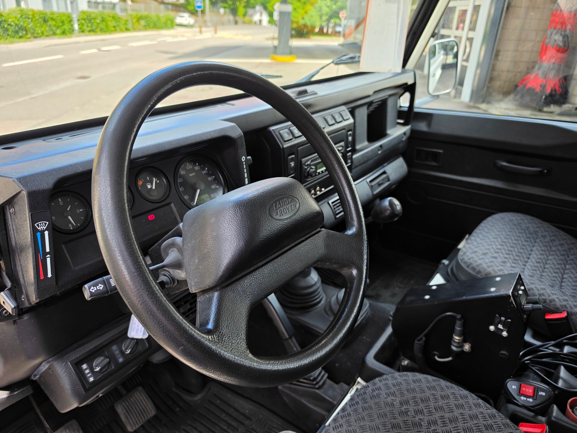 LAND ROVER Defender 110 SW 2.5 Td5-image-7