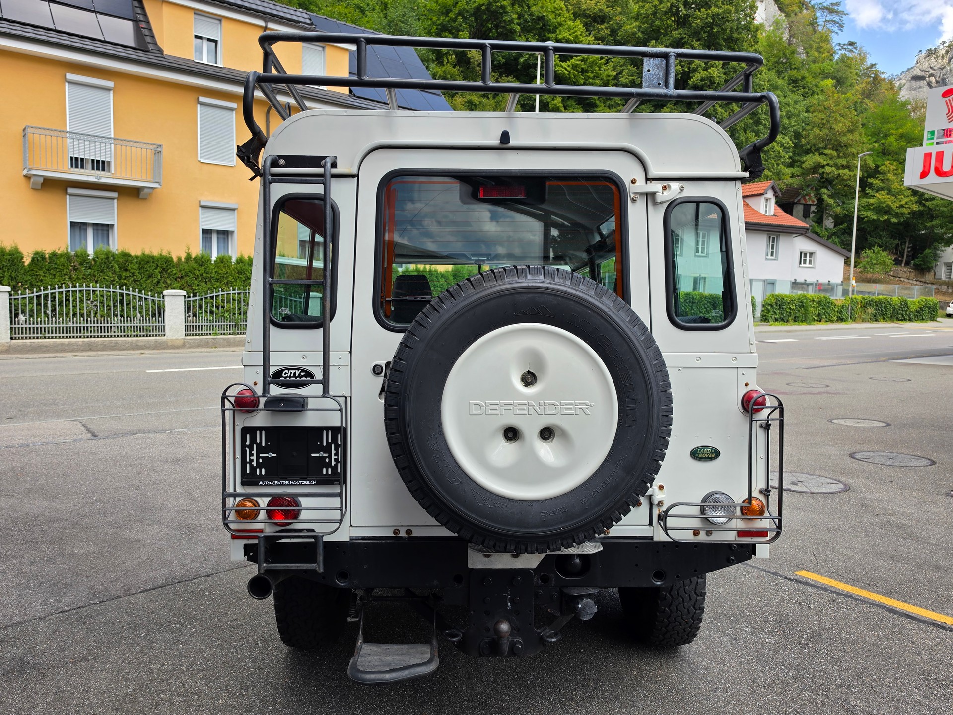LAND ROVER Defender 110 SW 2.5 Td5-image-5