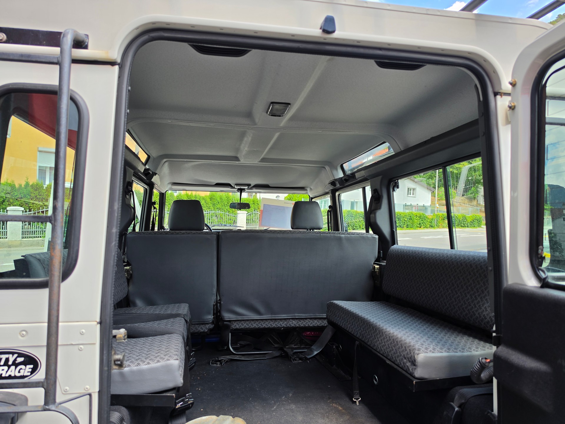 LAND ROVER Defender 110 SW 2.5 Td5-image-9