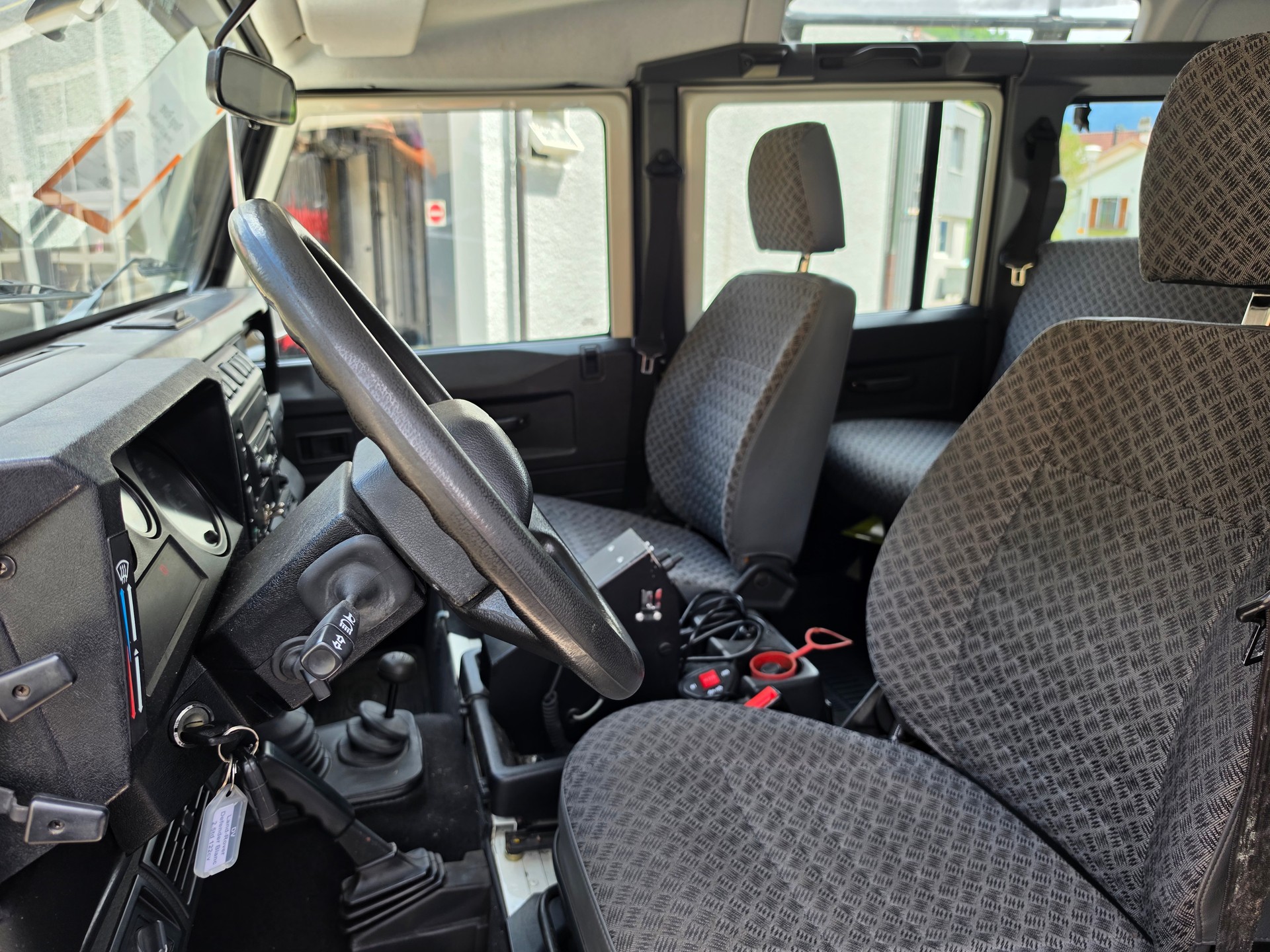 LAND ROVER Defender 110 SW 2.5 Td5-image-6