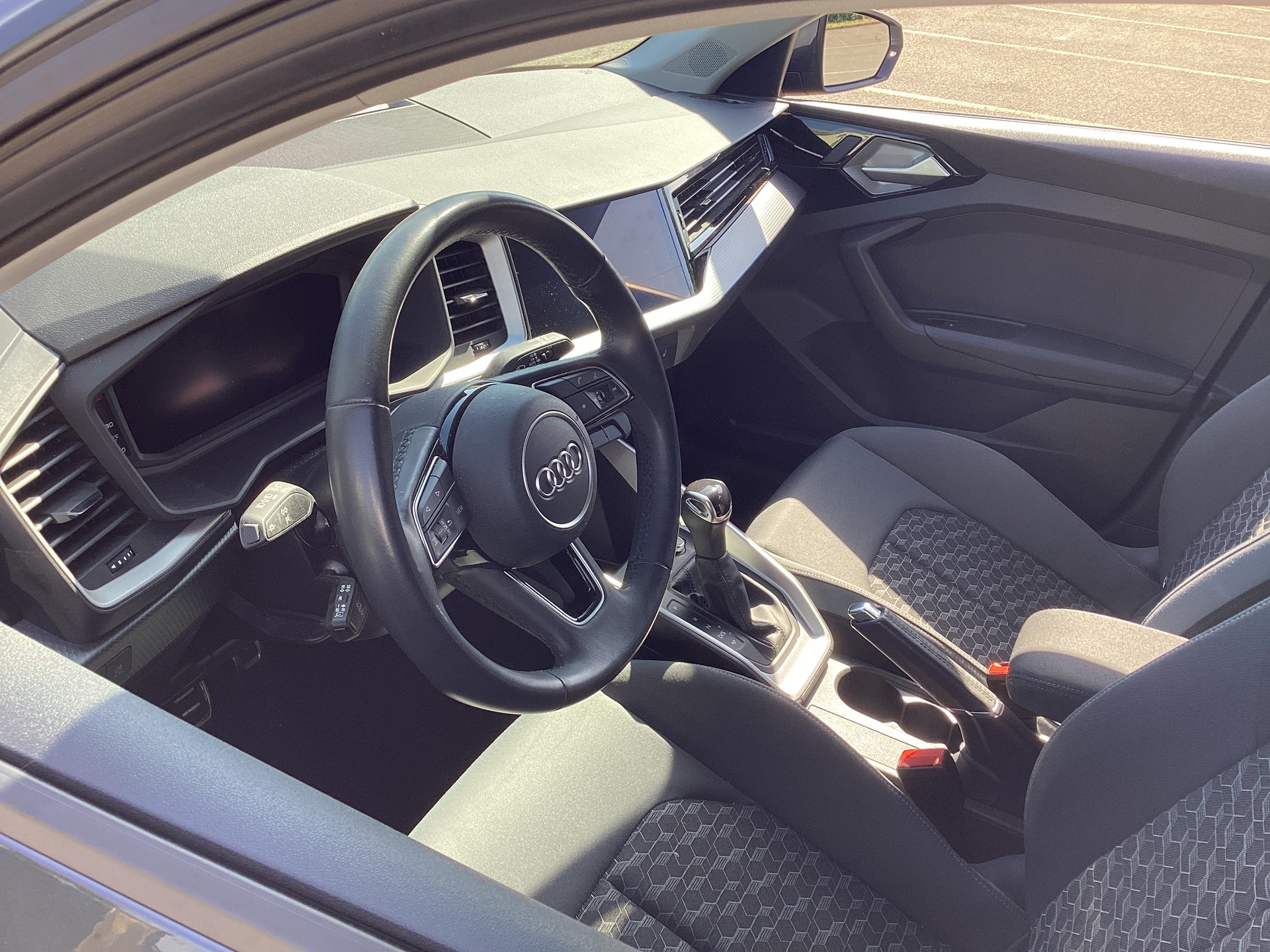 AUDI 1.0 30 TFSI Attraction S-Tronic-image-4