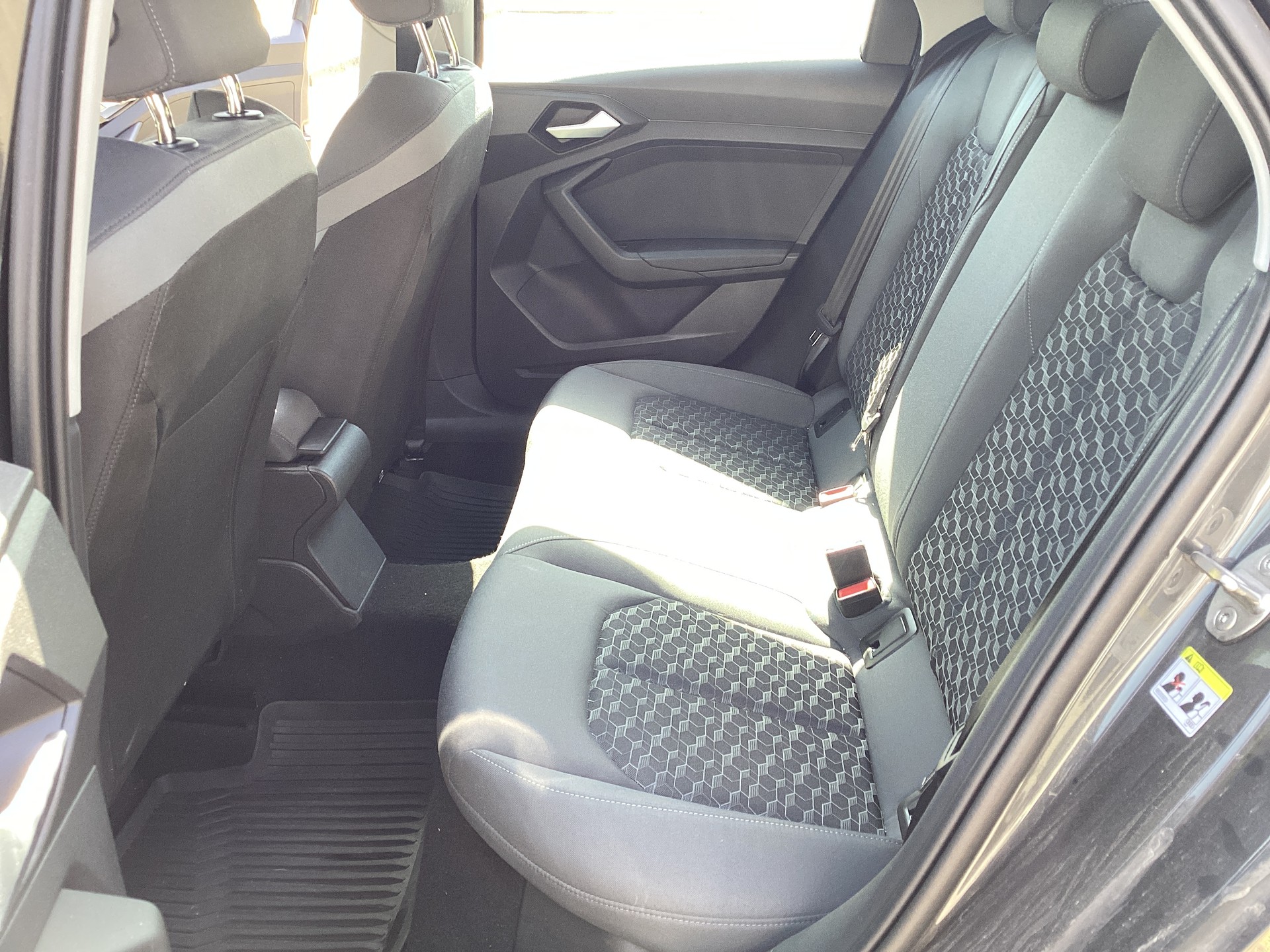 AUDI 1.0 30 TFSI Attraction S-Tronic-image-5