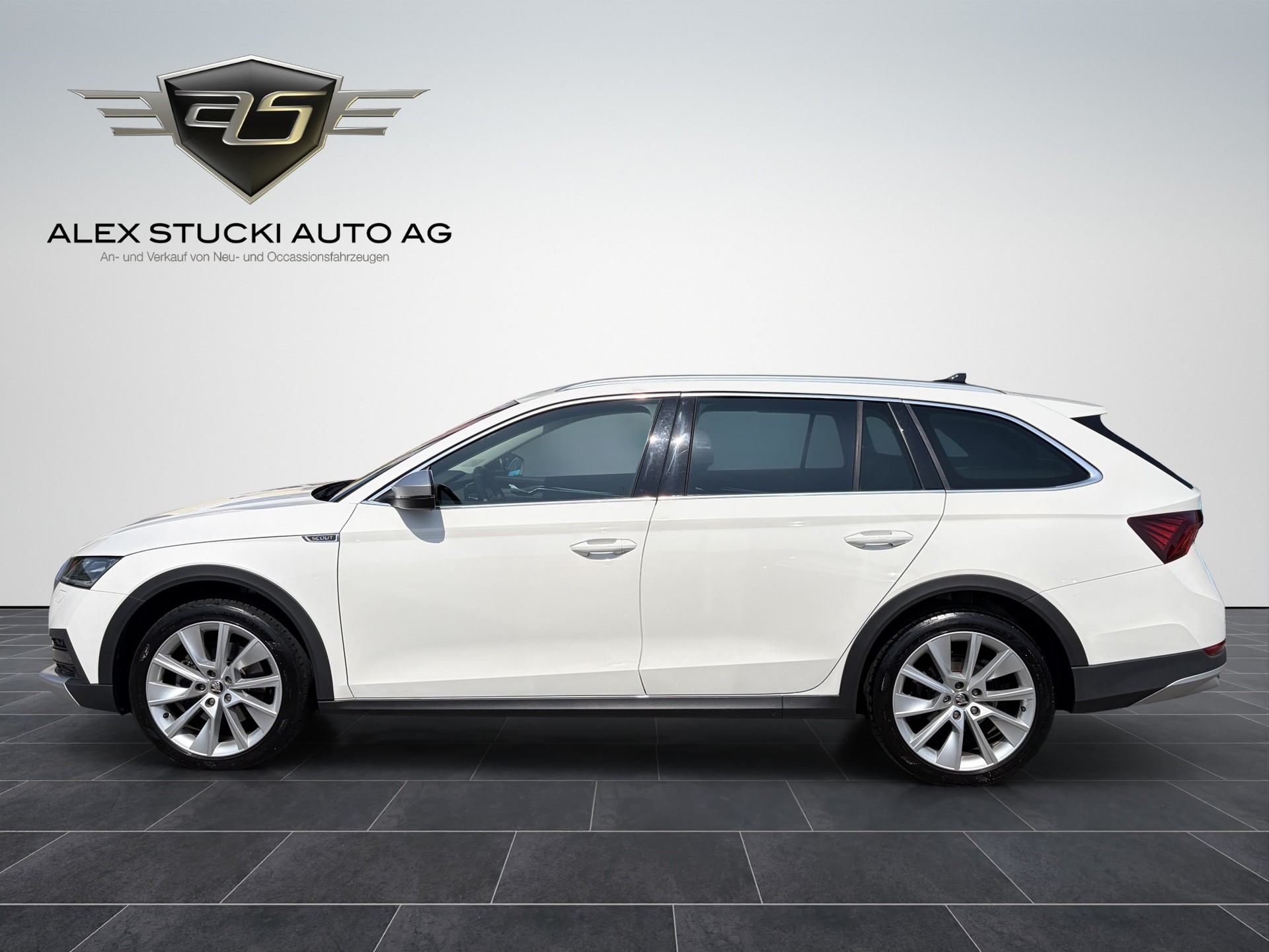 SKODA Octavia Combi 2.0 TDI DSG Scout 4x4-image-3