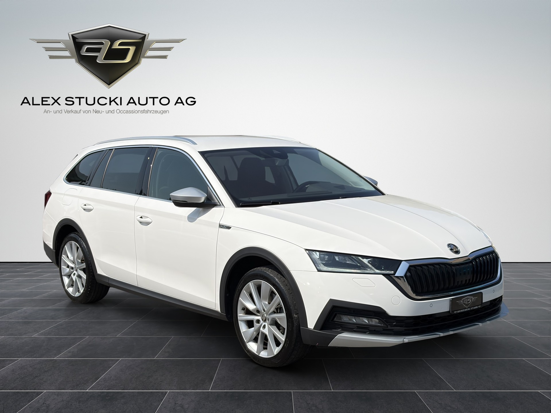 SKODA Octavia Combi 2.0 TDI DSG Scout 4x4-image-0