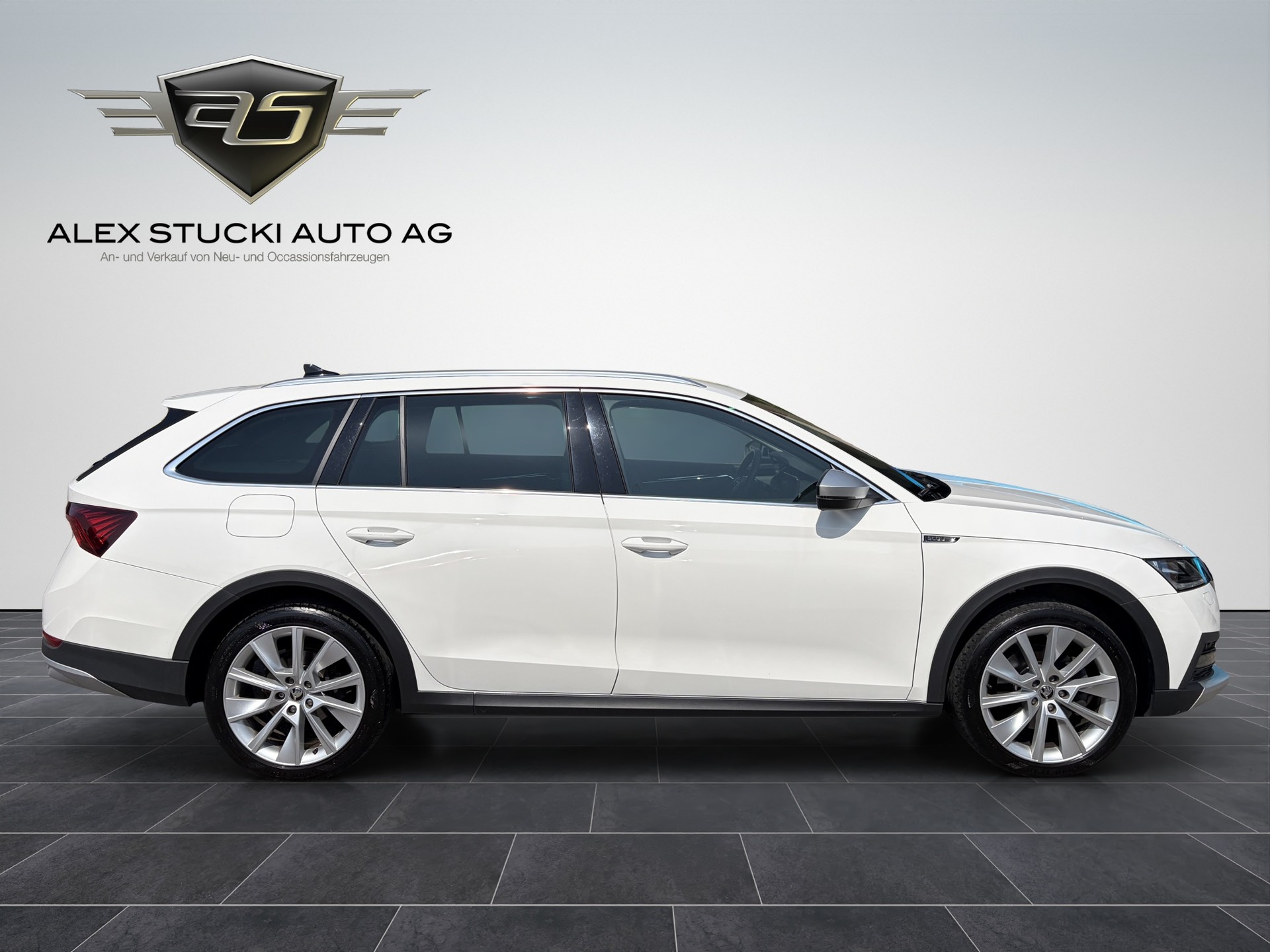 SKODA Octavia Combi 2.0 TDI DSG Scout 4x4-image-4