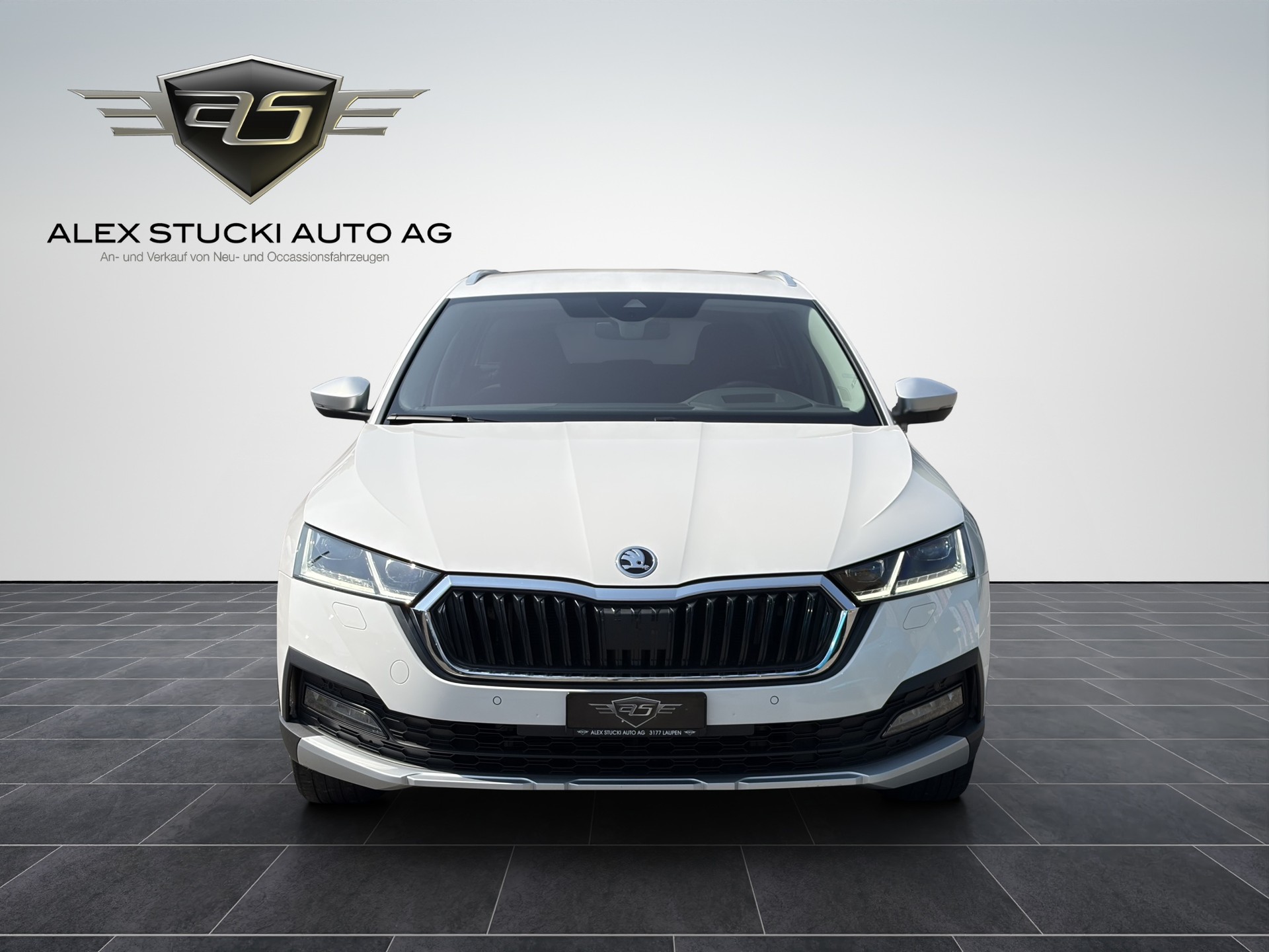 SKODA Octavia Combi 2.0 TDI DSG Scout 4x4-image-1