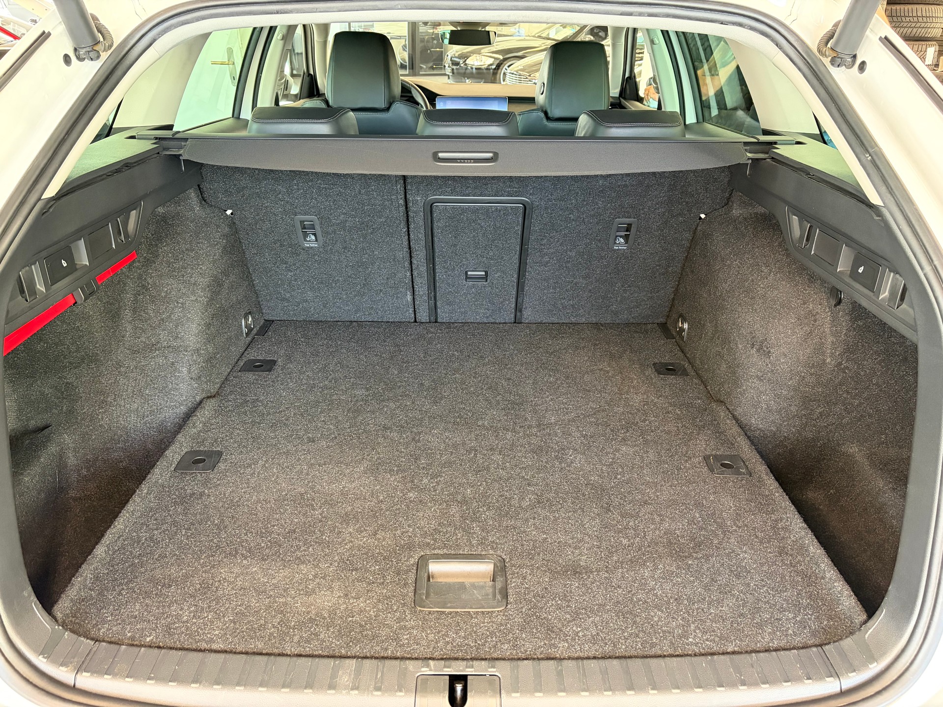 SKODA Octavia Combi 2.0 TDI DSG Scout 4x4-image-15