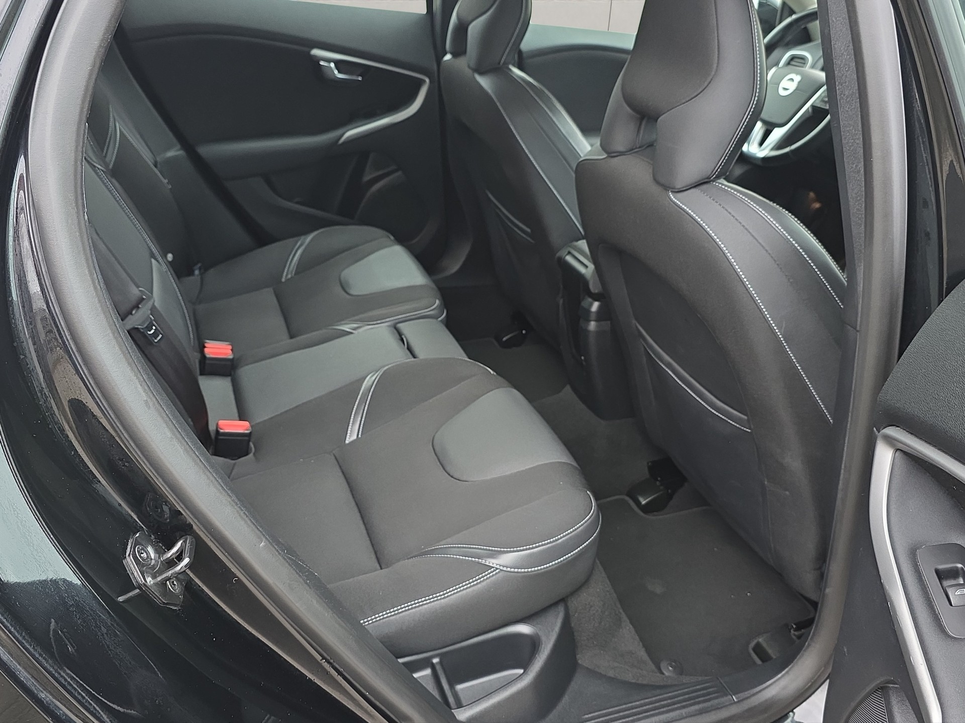 VOLVO V40 D2 Momentum Powershift-image-13