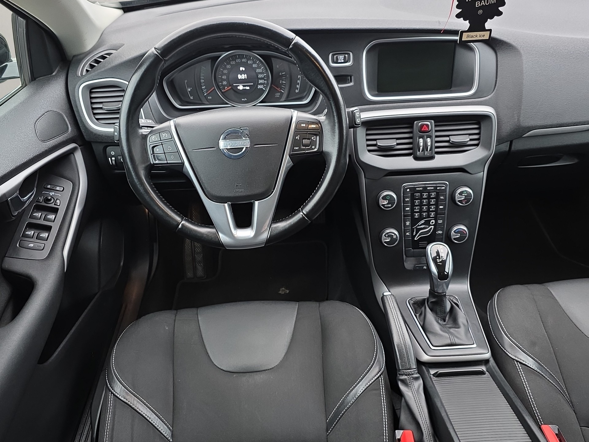 VOLVO V40 D2 Momentum Powershift-image-10