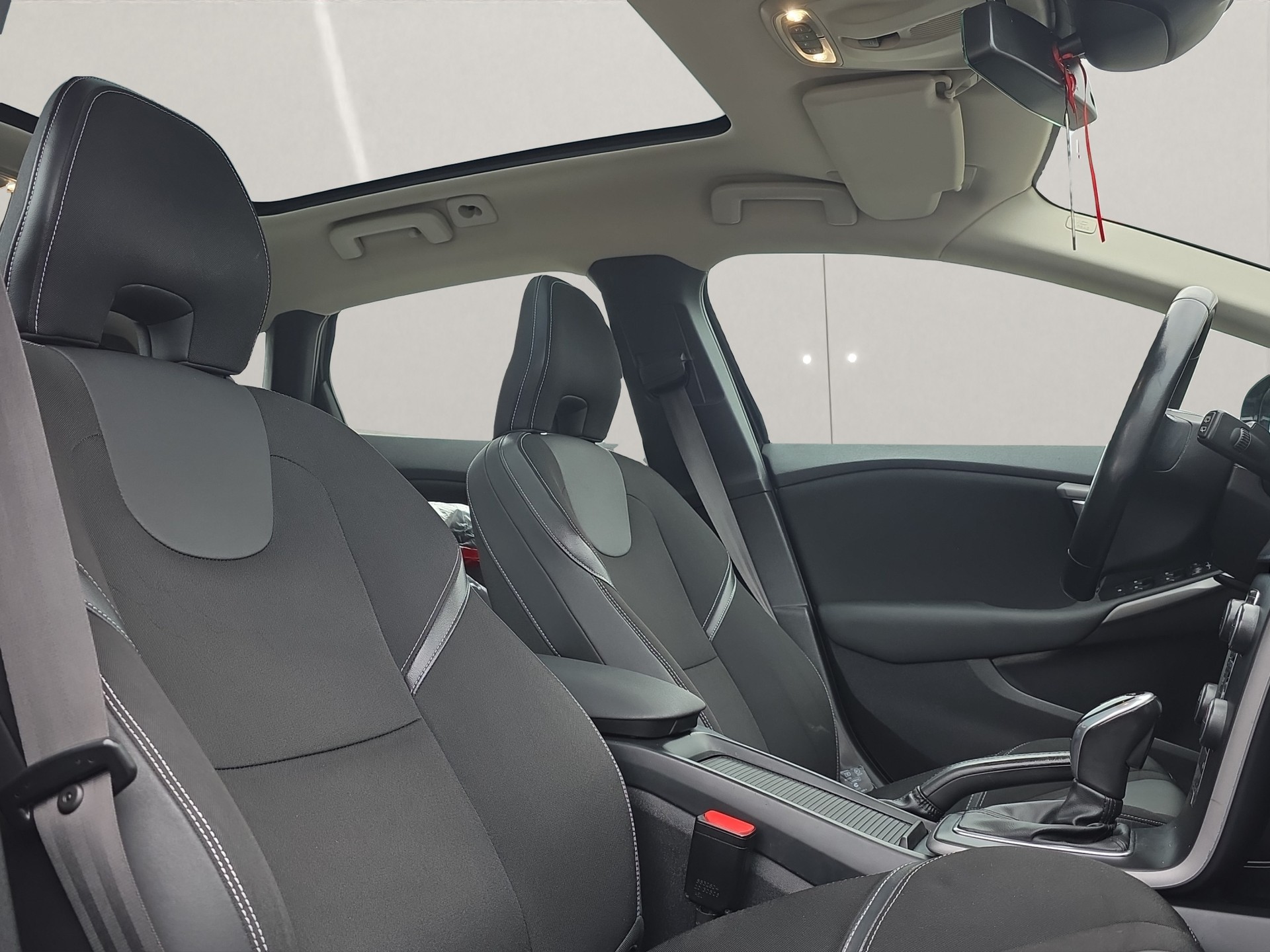 VOLVO V40 D2 Momentum Powershift-image-16