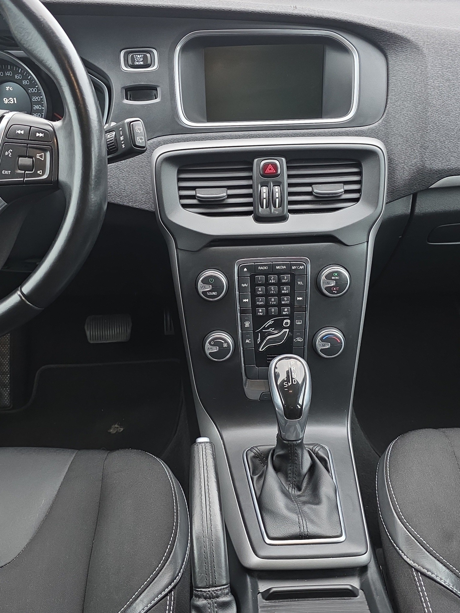 VOLVO V40 D2 Momentum Powershift-image-11
