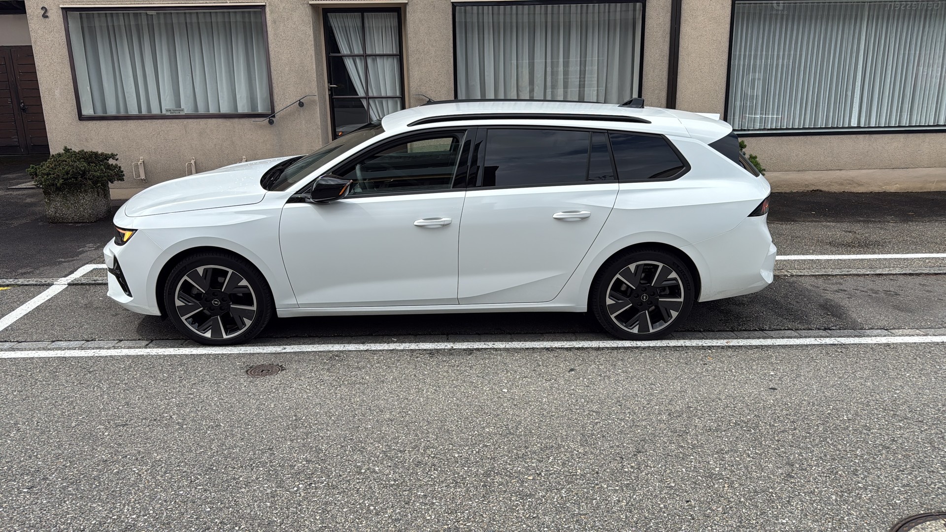 OPEL Astra Electric Sports Tourer Swiss Plus-image-3