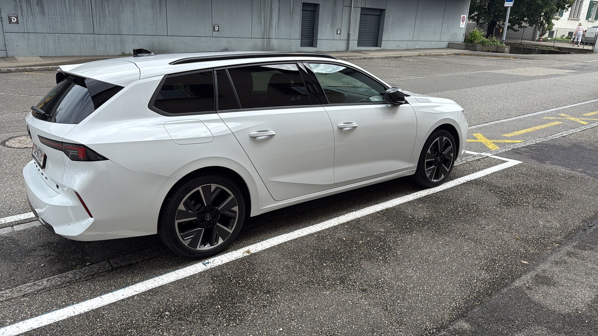 OPEL Astra Electric Sports Tourer Swiss Plus-image-1