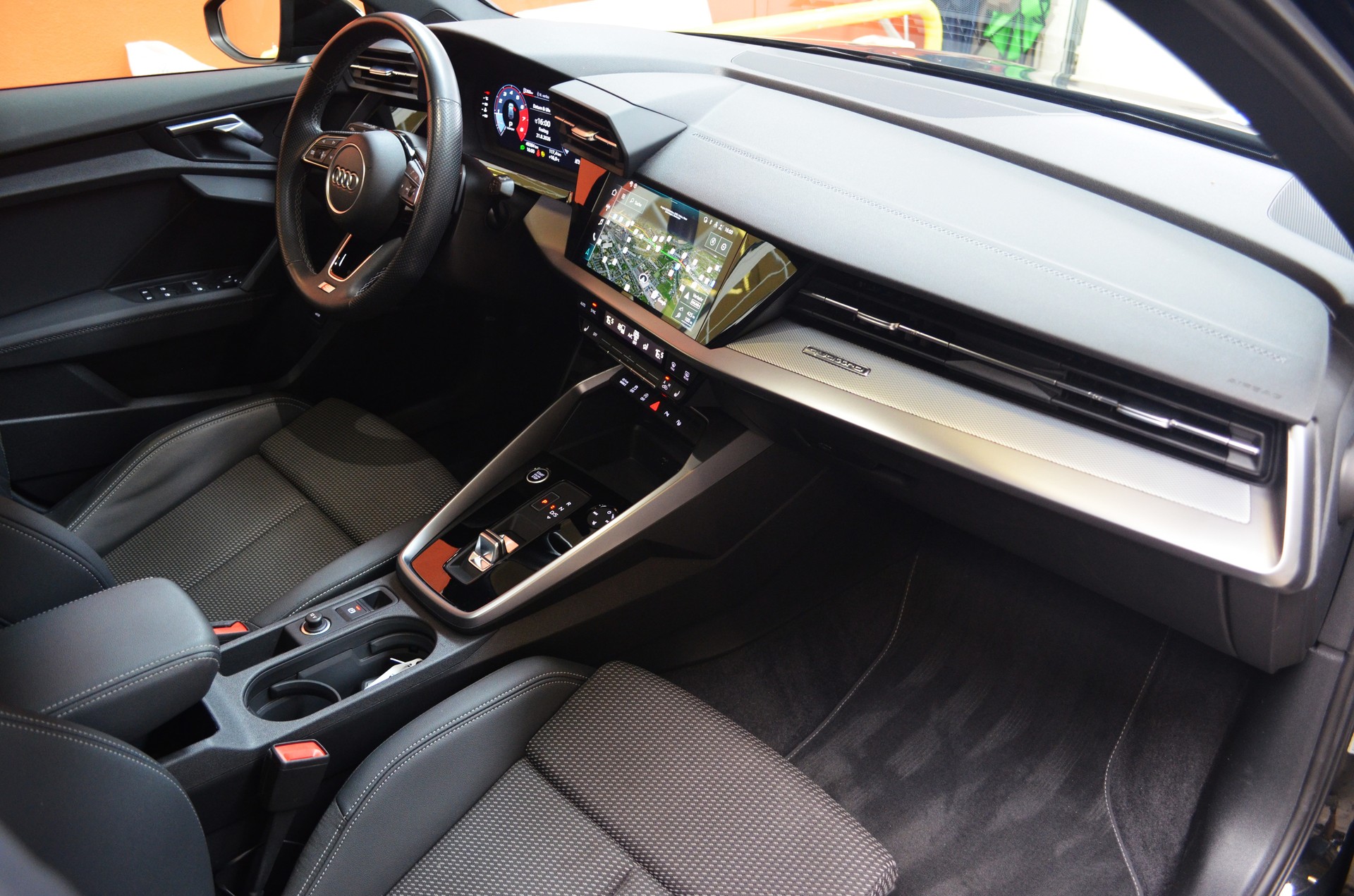 AUDI A3 Sportback 40 TFSI S line quattro S-tronic-image-8