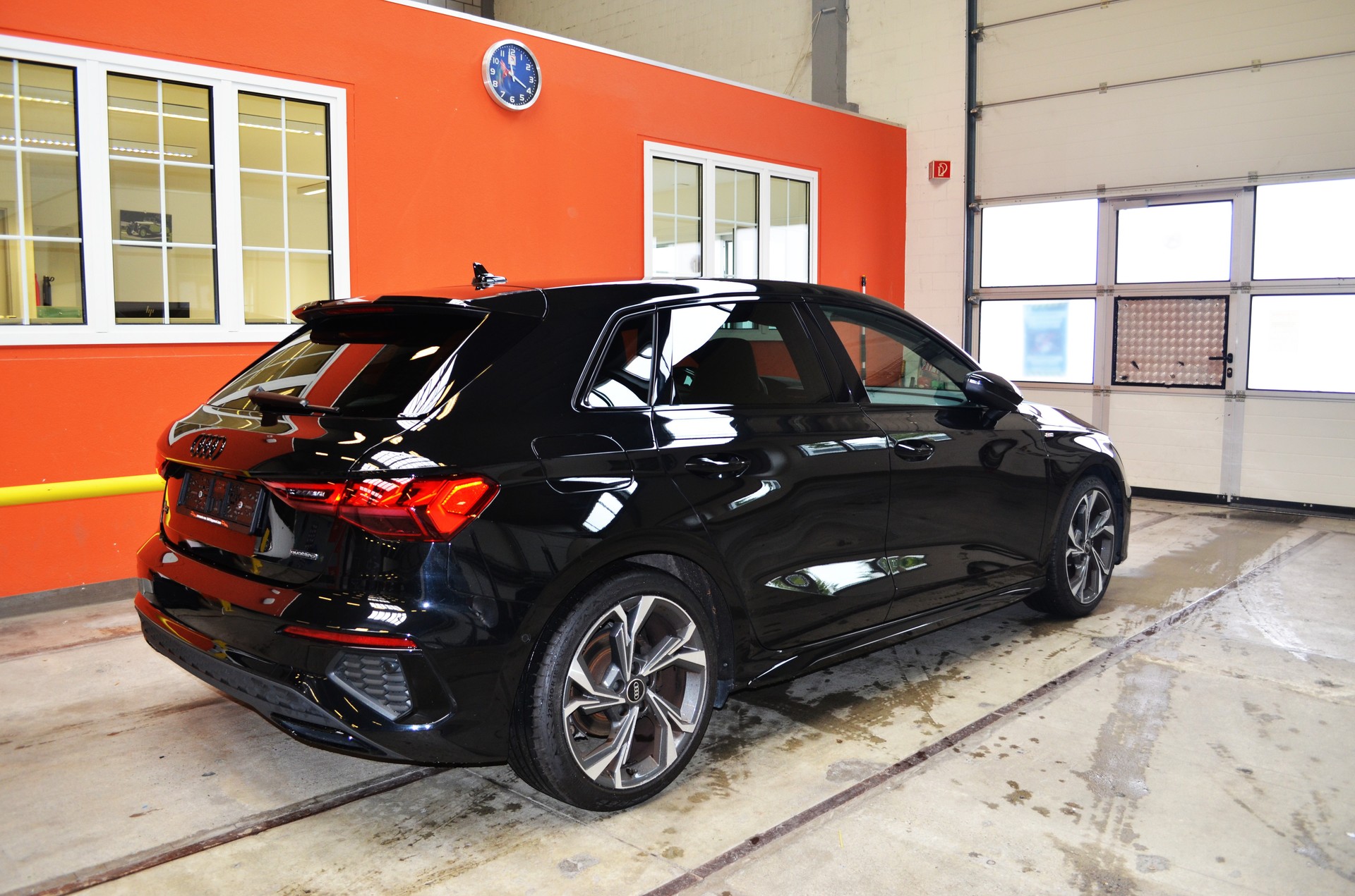 AUDI A3 Sportback 40 TFSI S line quattro S-tronic-image-4