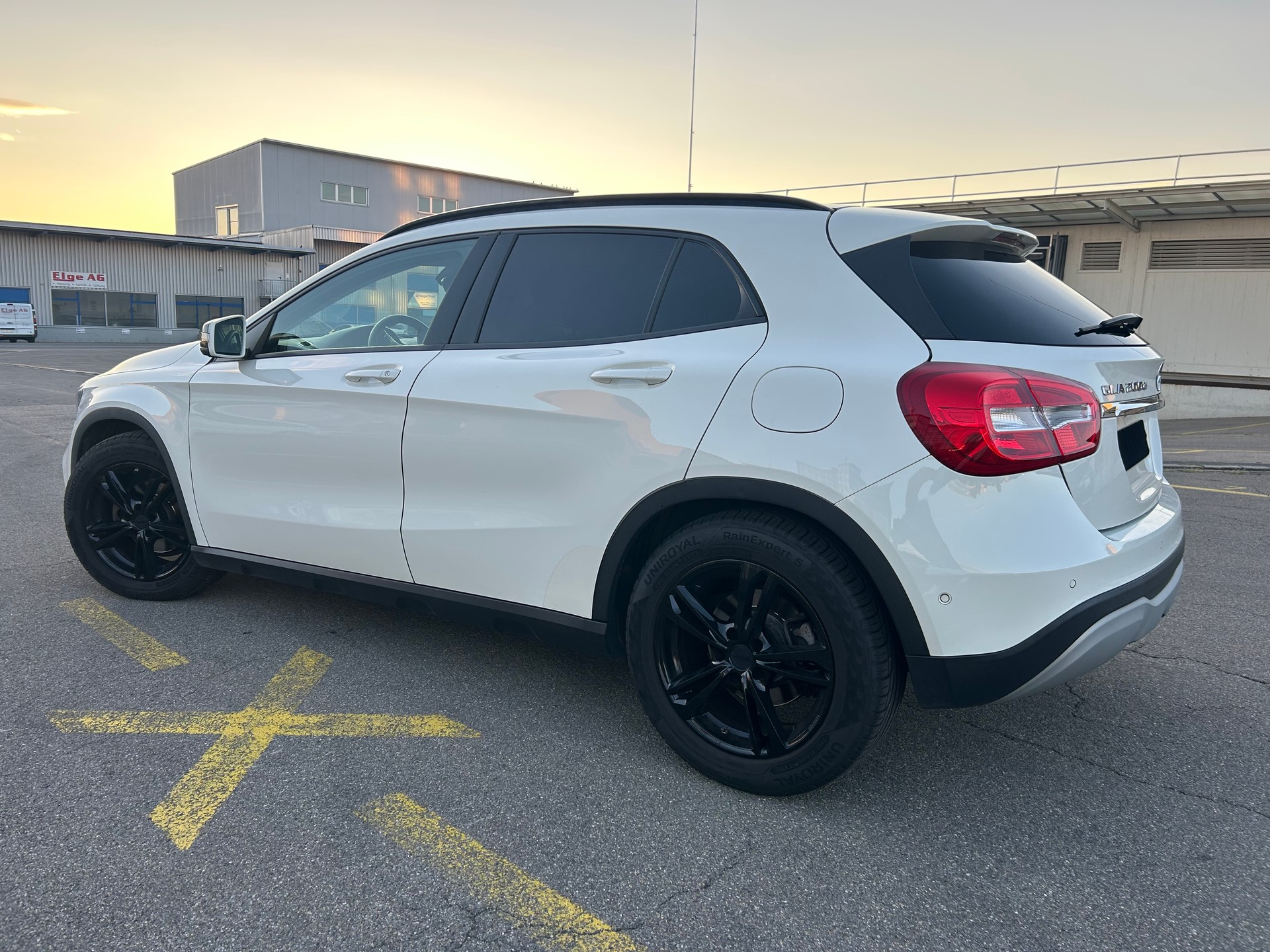 MERCEDES-BENZ GLA 200 d Swiss Star Edition 4Matic 7G-DCT-image-9