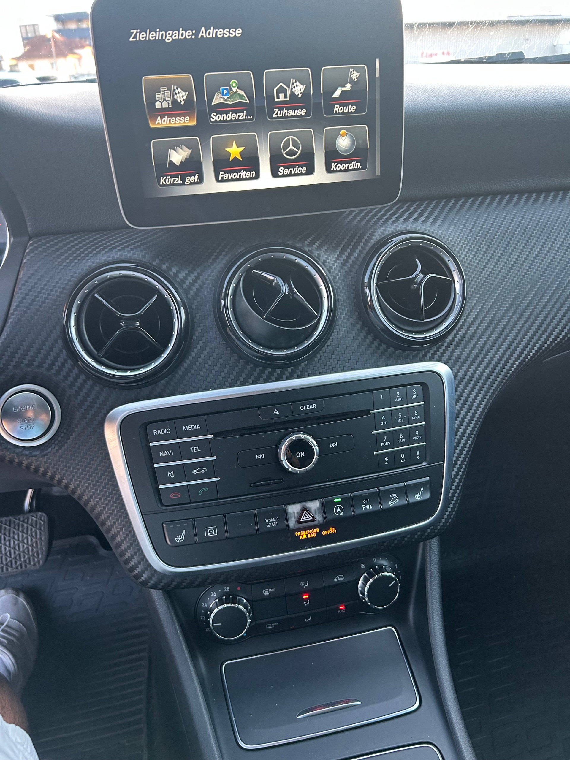 MERCEDES-BENZ GLA 200 d Swiss Star Edition 4Matic 7G-DCT-image-3