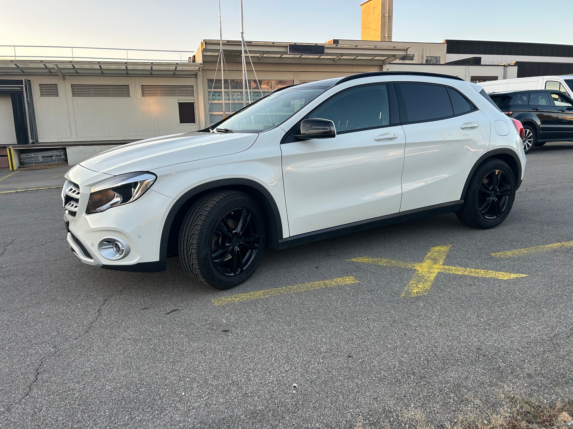MERCEDES-BENZ GLA 200 d Swiss Star Edition 4Matic 7G-DCT-image-10