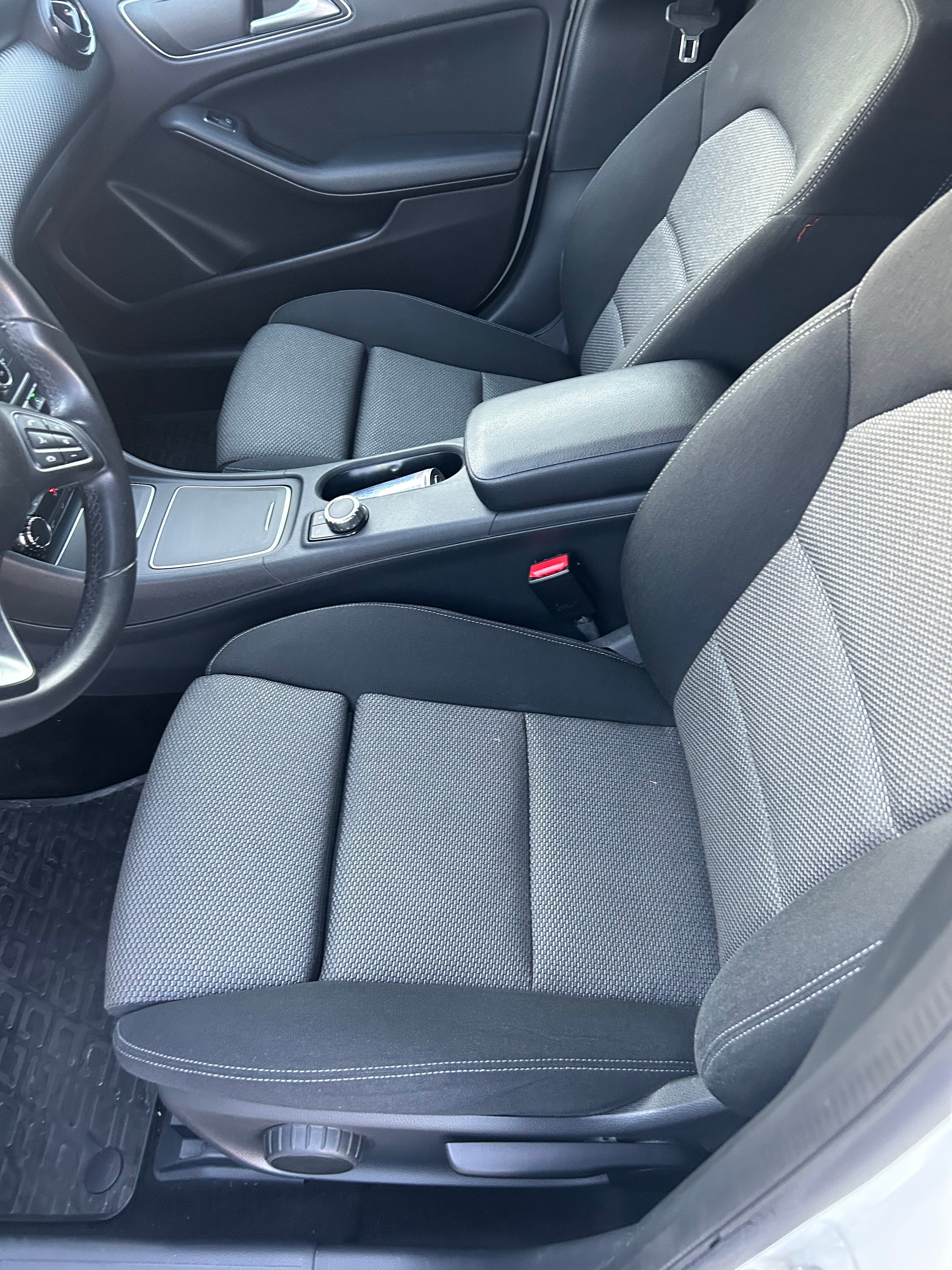 MERCEDES-BENZ GLA 200 d Swiss Star Edition 4Matic 7G-DCT-image-4