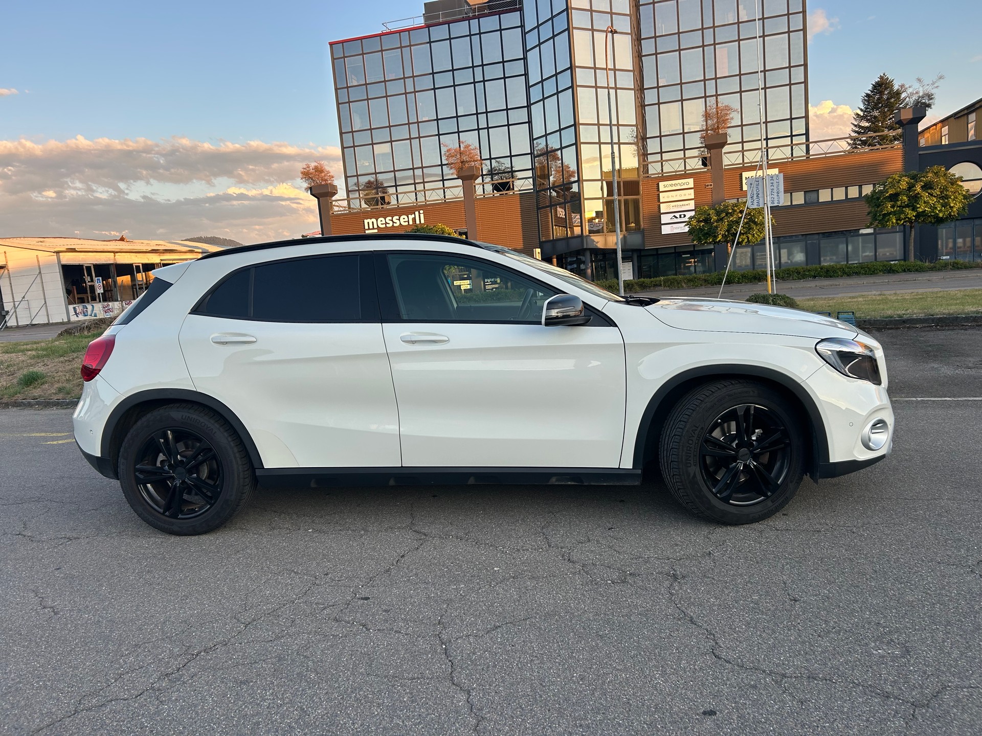 MERCEDES-BENZ GLA 200 d Swiss Star Edition 4Matic 7G-DCT-image-6