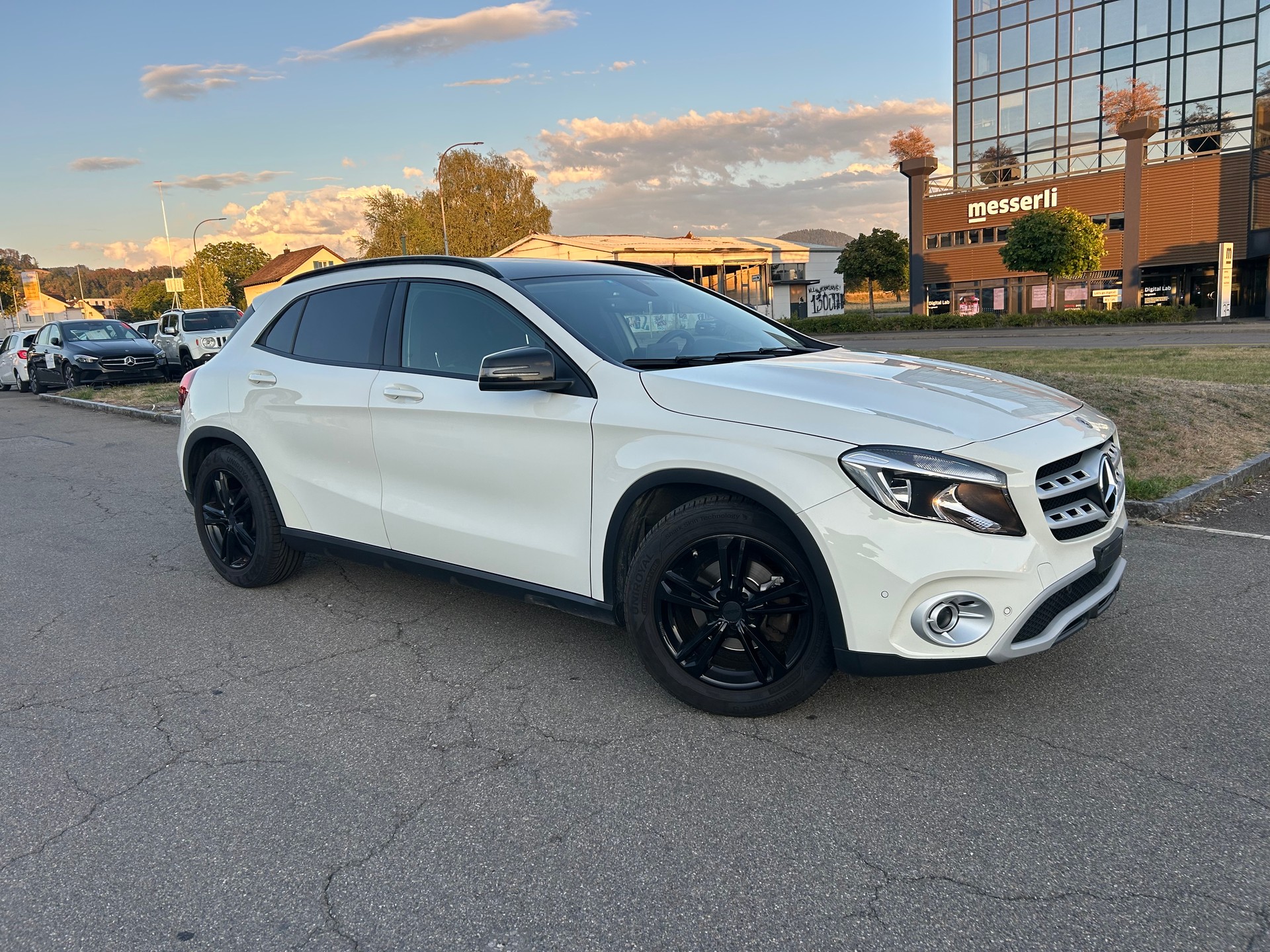 MERCEDES-BENZ GLA 200 d Swiss Star Edition 4Matic 7G-DCT-image-5