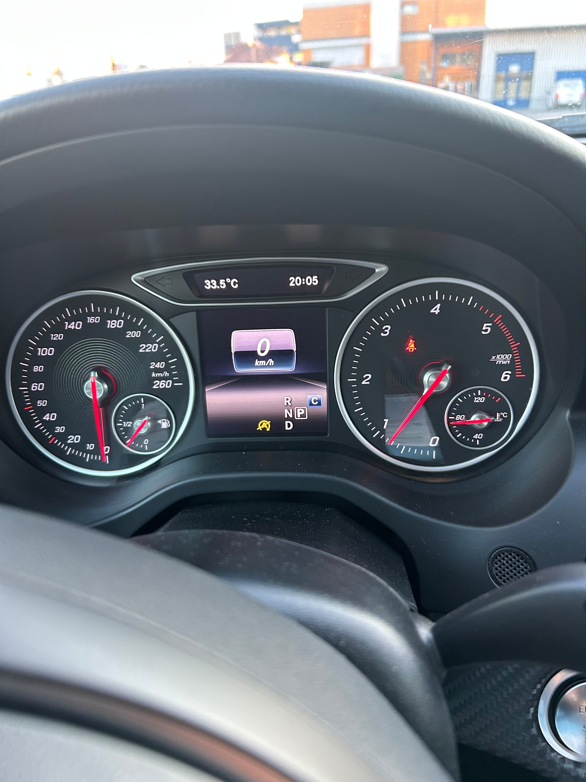 MERCEDES-BENZ GLA 200 d Swiss Star Edition 4Matic 7G-DCT-image-2