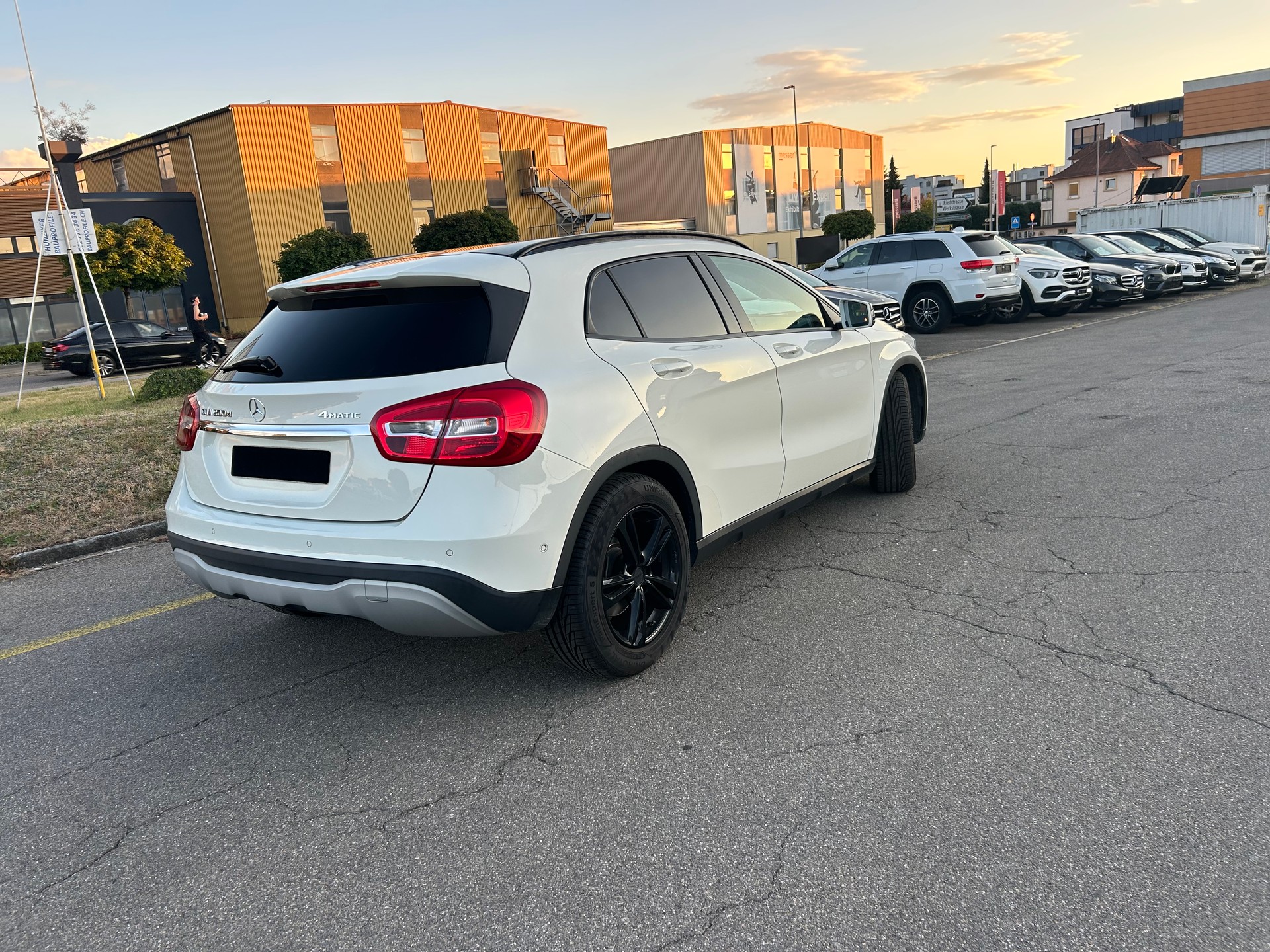 MERCEDES-BENZ GLA 200 d Swiss Star Edition 4Matic 7G-DCT-image-12