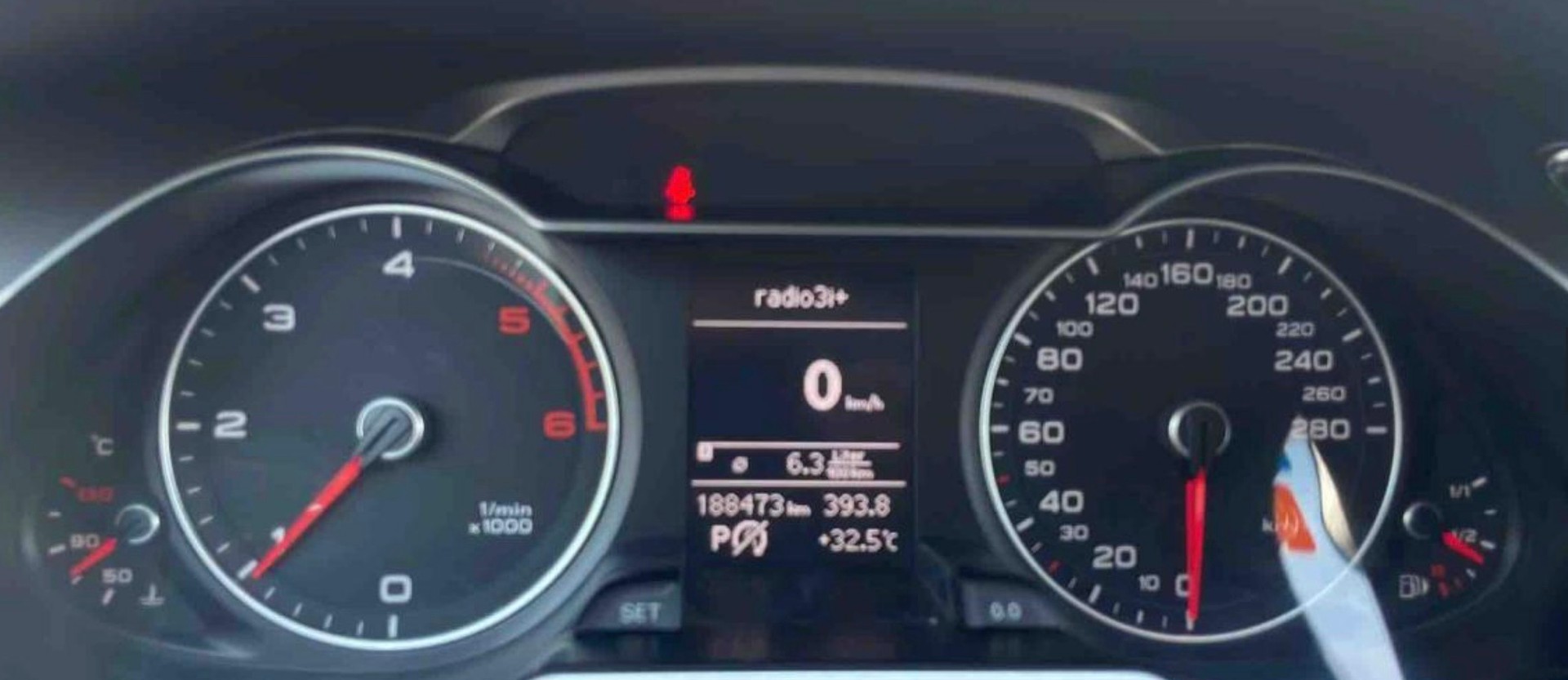 AUDI A4 Avant 2.0 TDI Attraction multitronic-image-6
