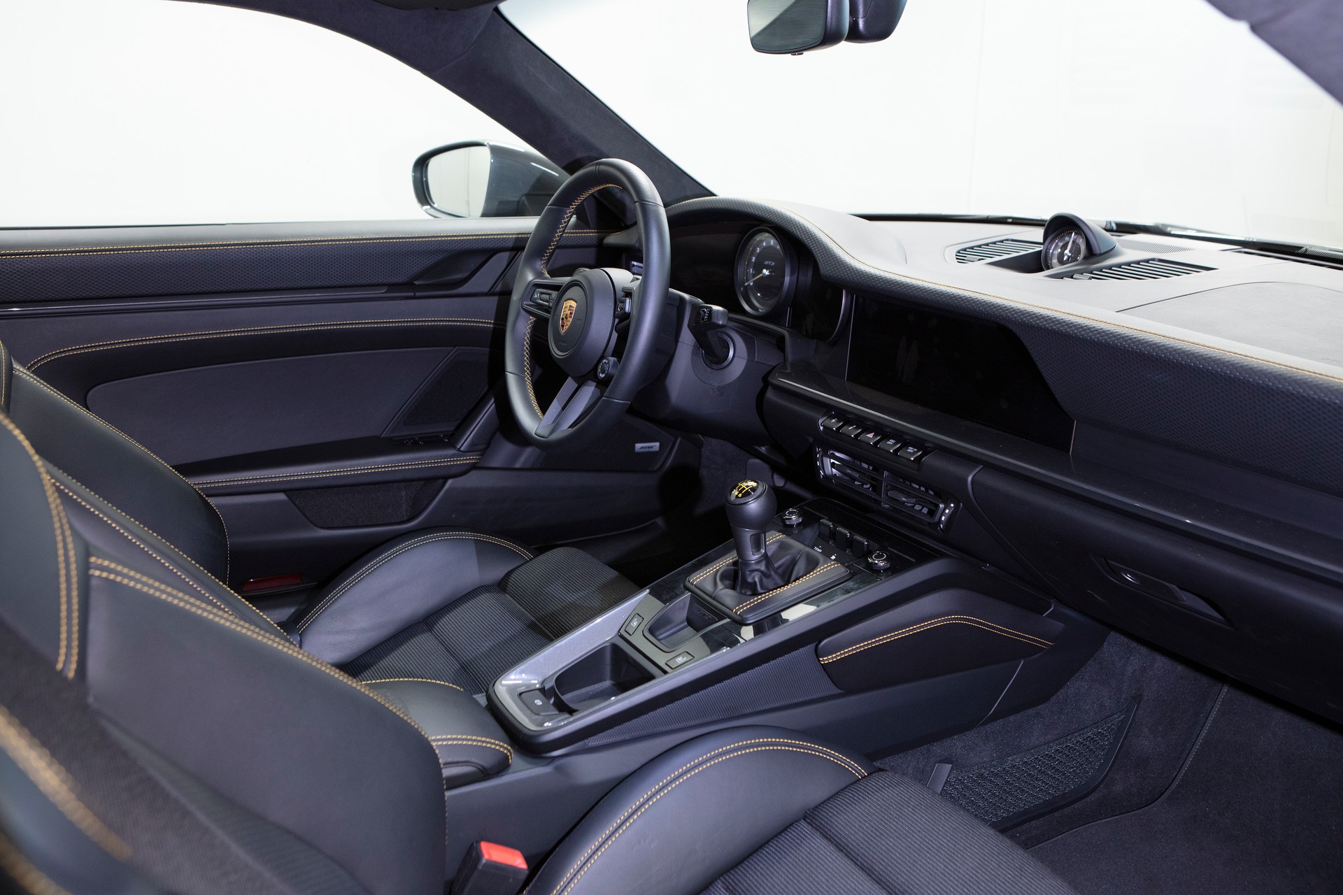 PORSCHE 911 GT3 Touring-image-6