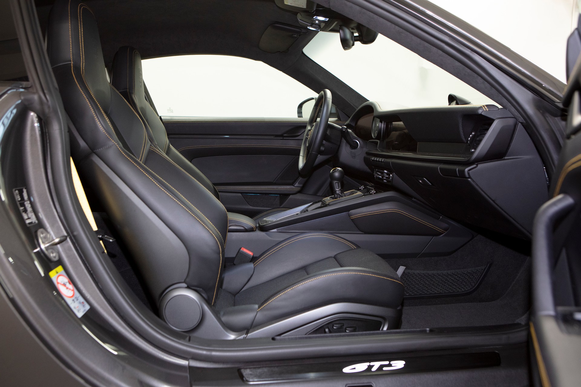 PORSCHE 911 GT3 Touring-image-5