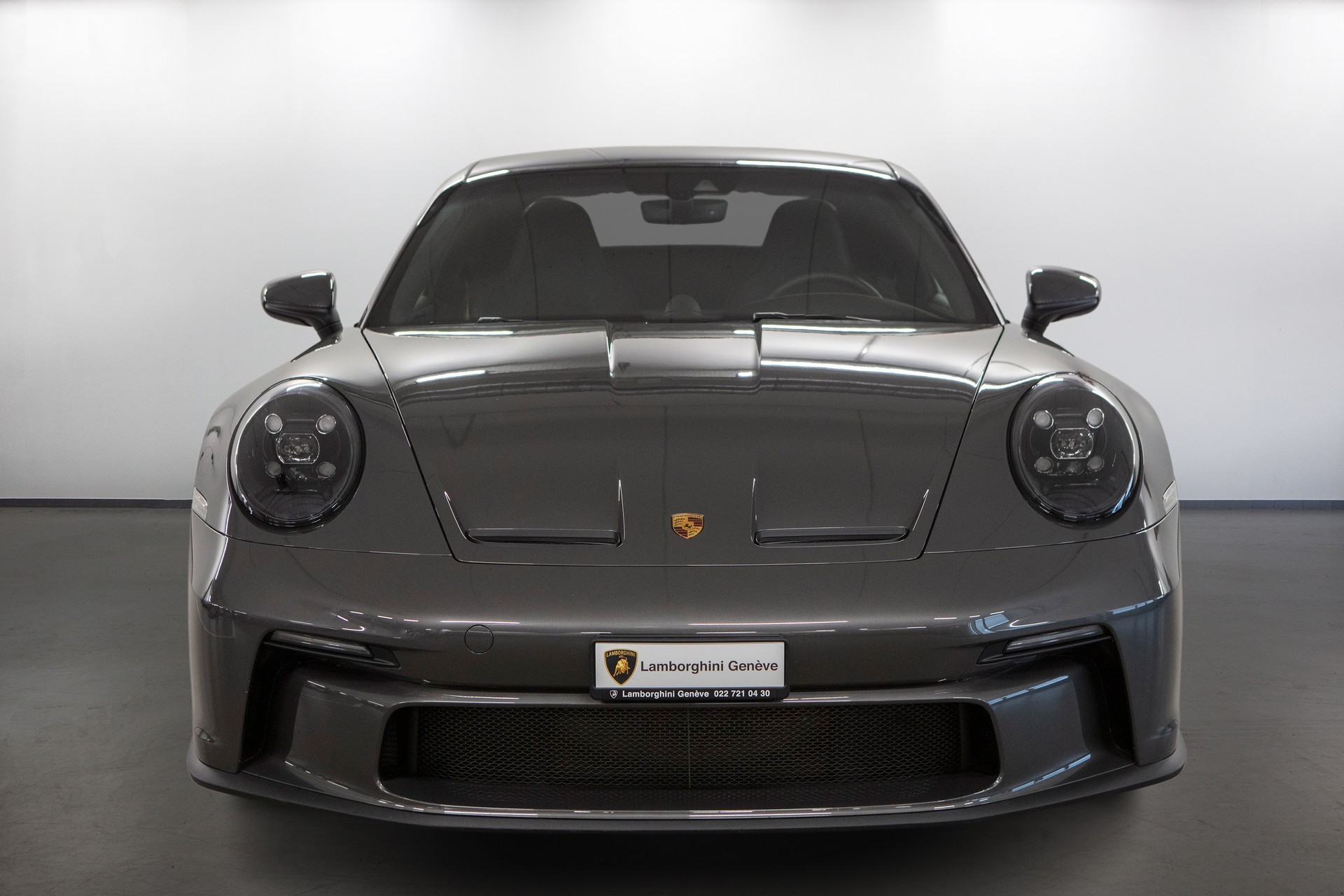 PORSCHE 911 GT3 Touring-image-4