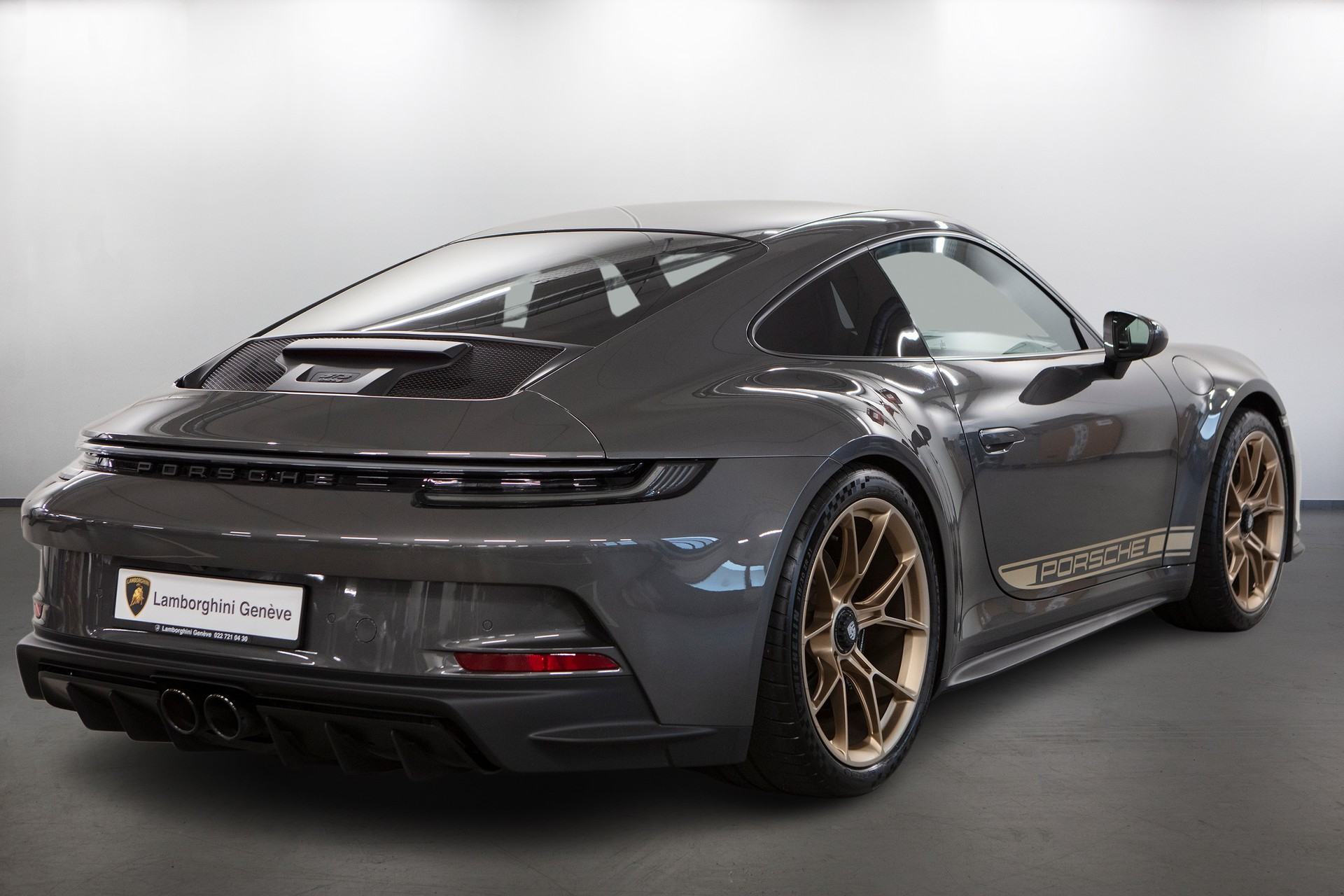 PORSCHE 911 GT3 Touring-image-2