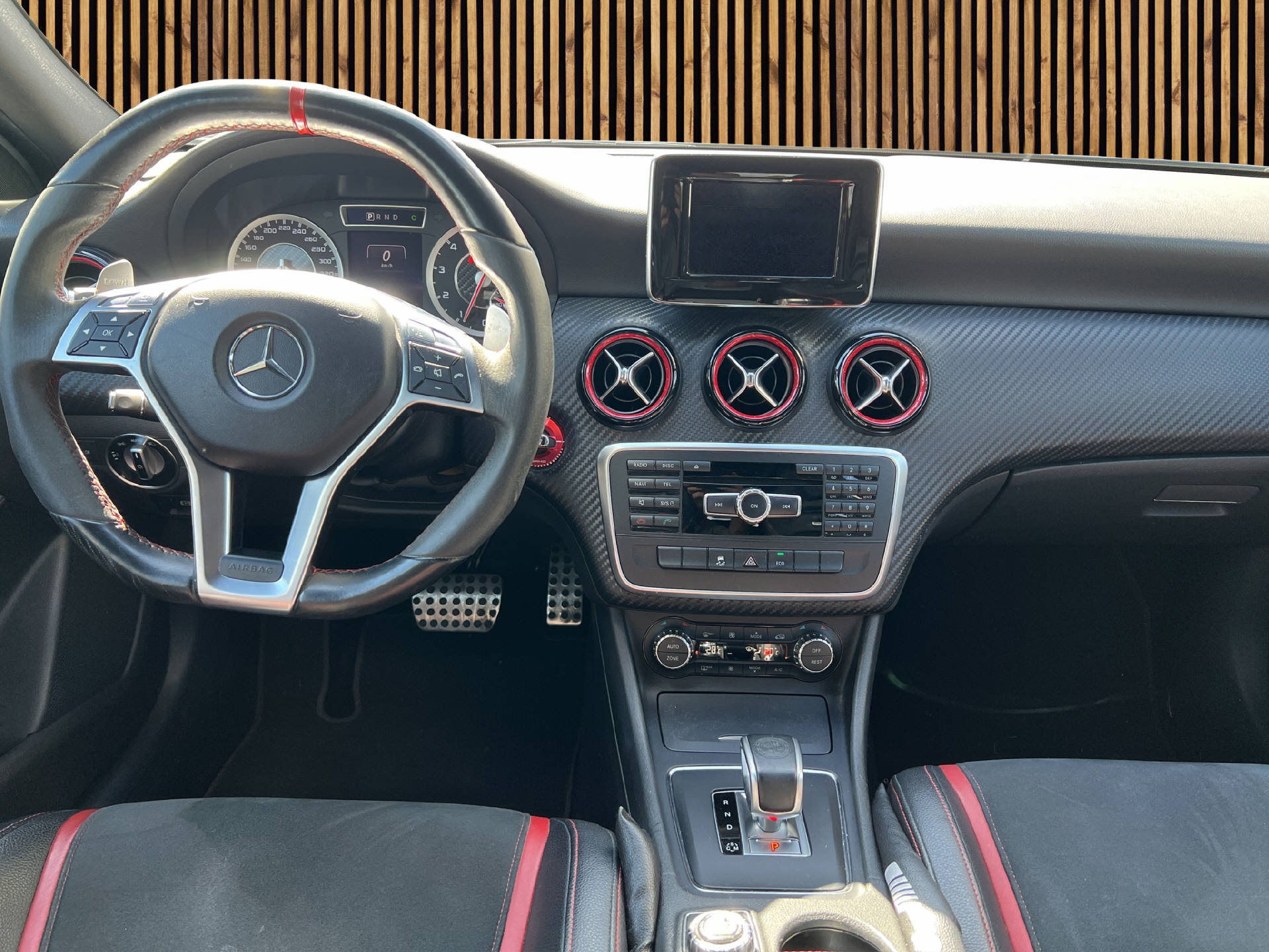 MERCEDES-BENZ A 45 AMG 4m-image-12
