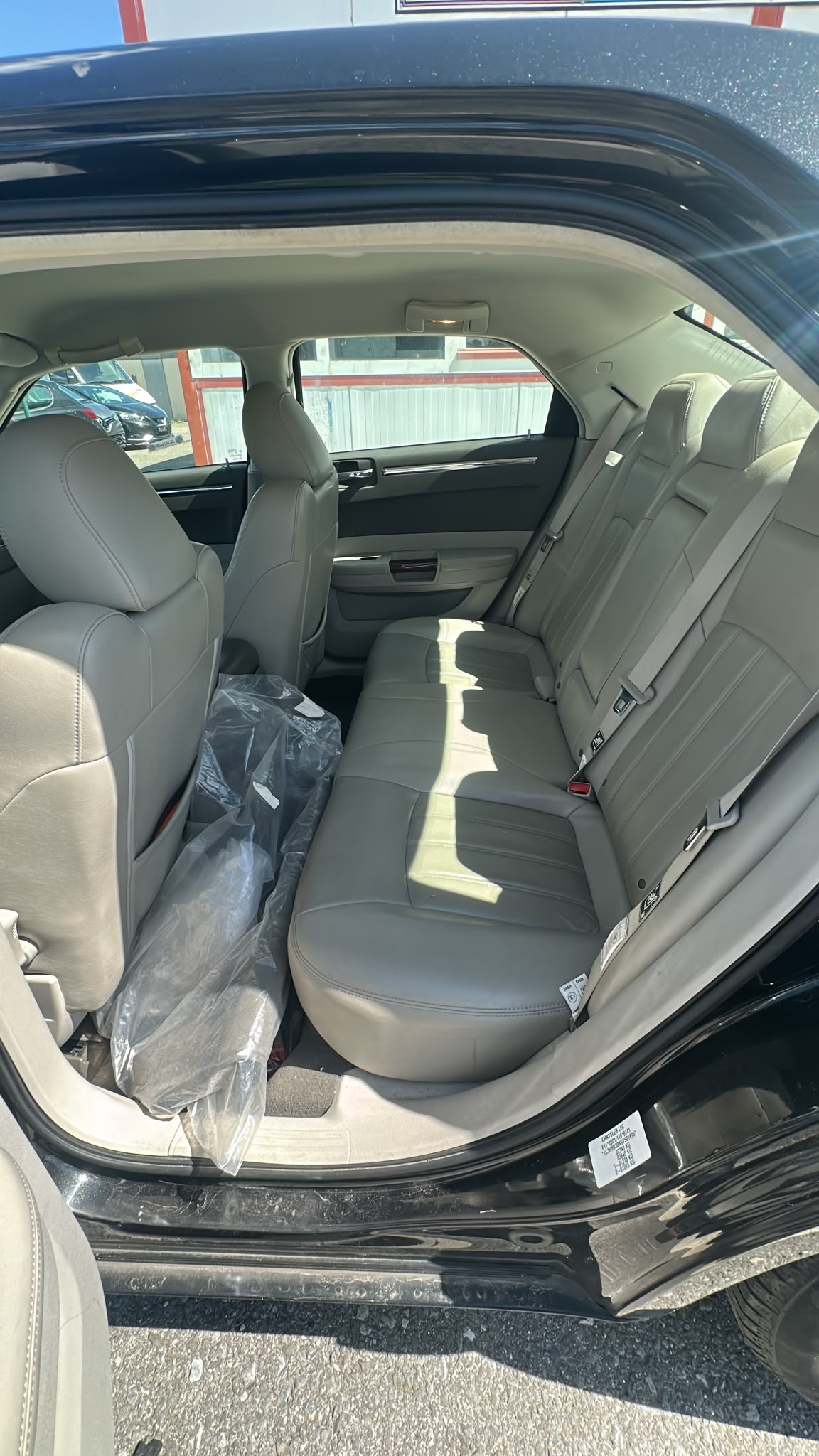 CHRYSLER 300C-image-8
