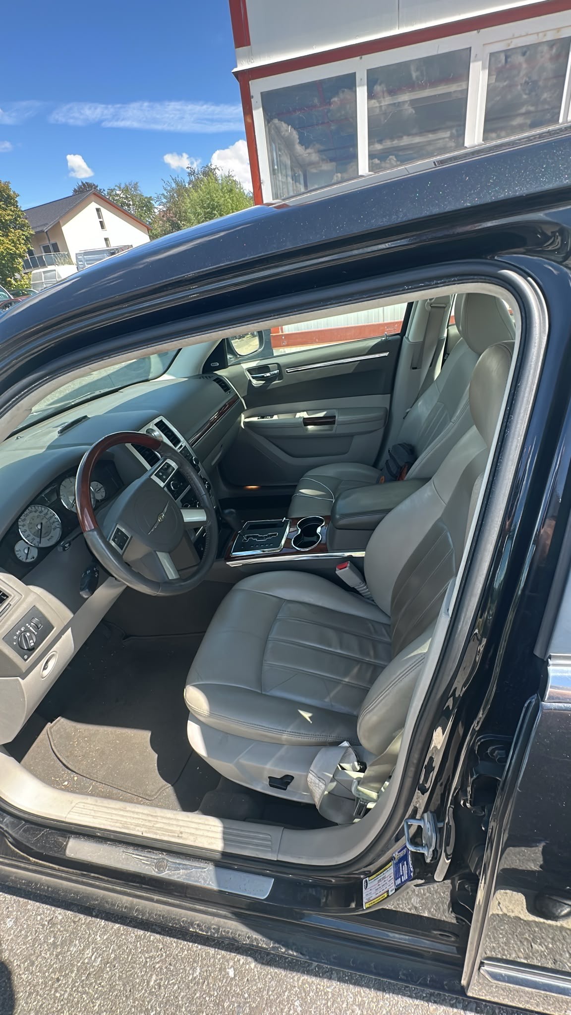 CHRYSLER 300C-image-5