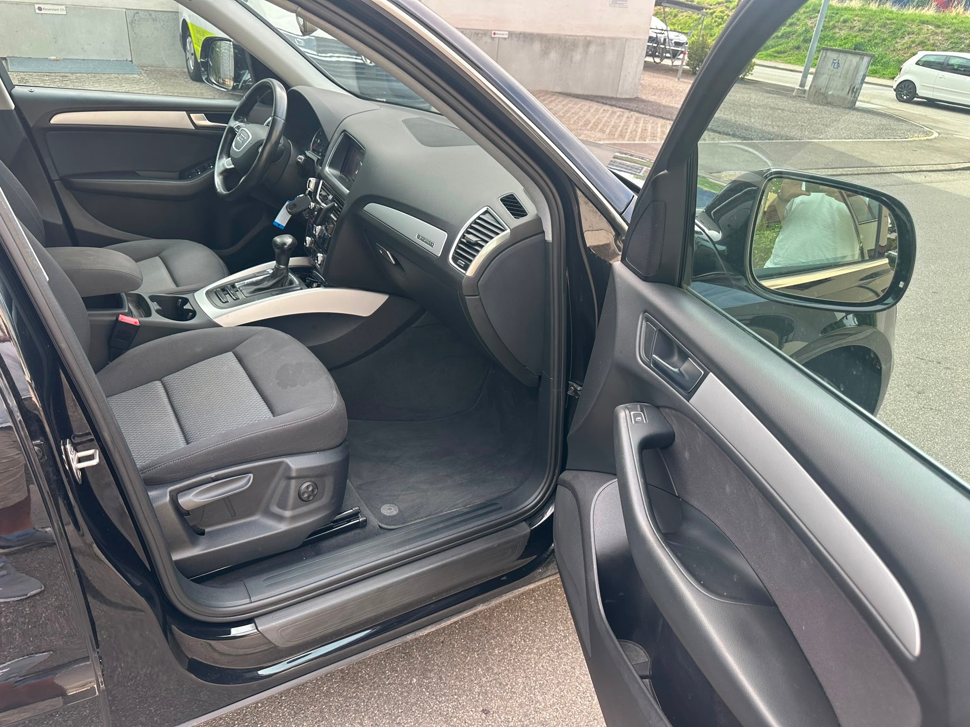 AUDI Q5 2.0 TDI quattro S-tronic-image-10