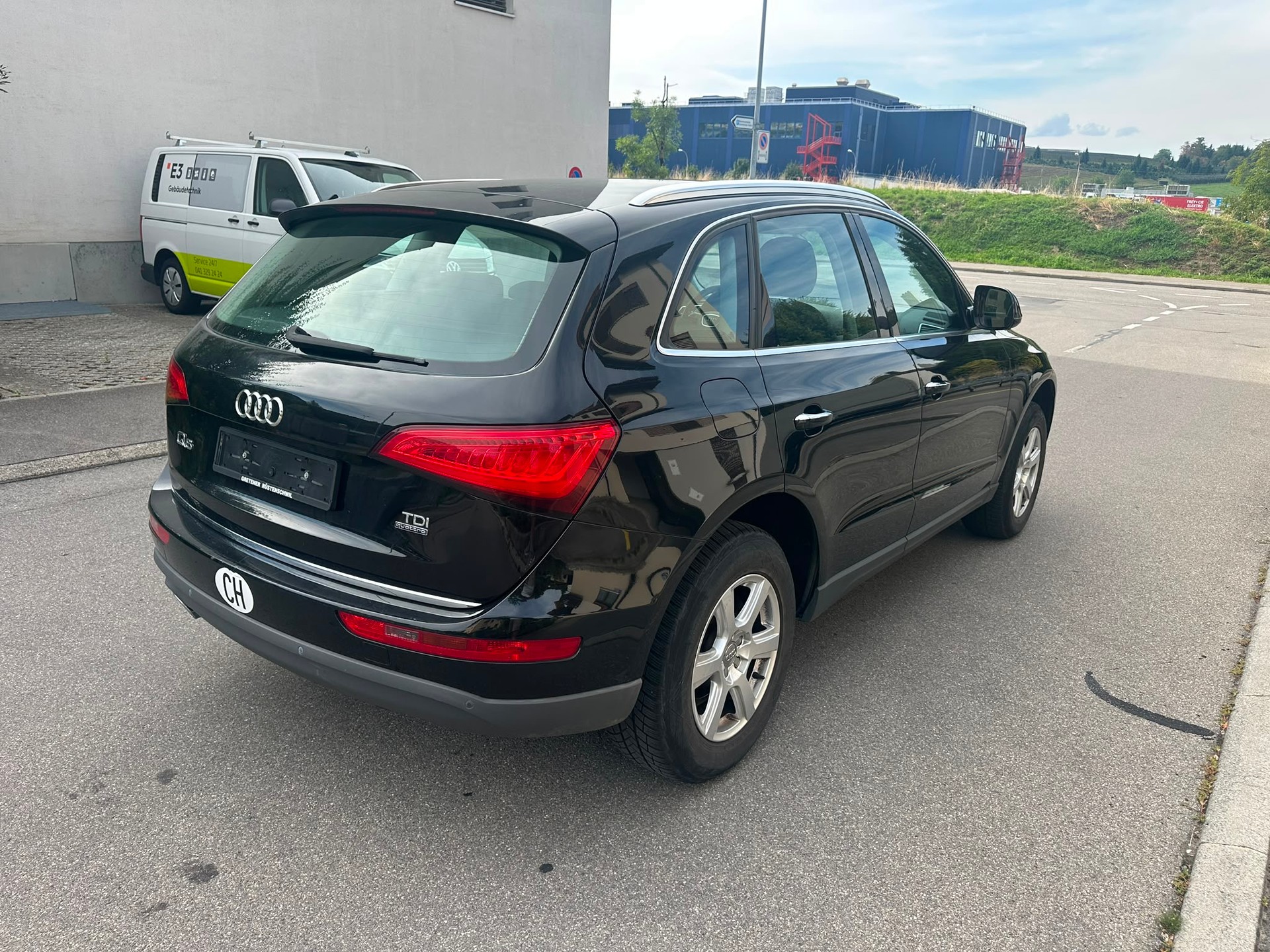 AUDI Q5 2.0 TDI quattro S-tronic-image-5