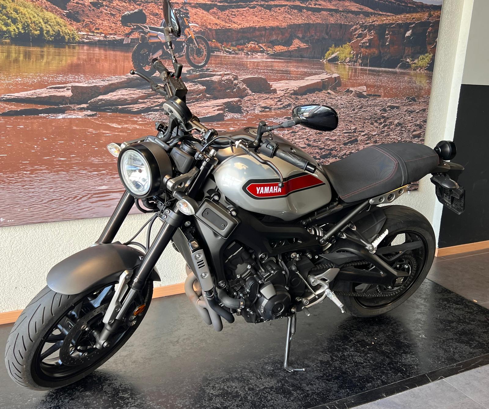 YAMAHA XSR 900-showroom-element-2