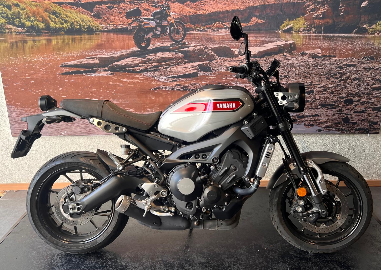YAMAHA XSR 900