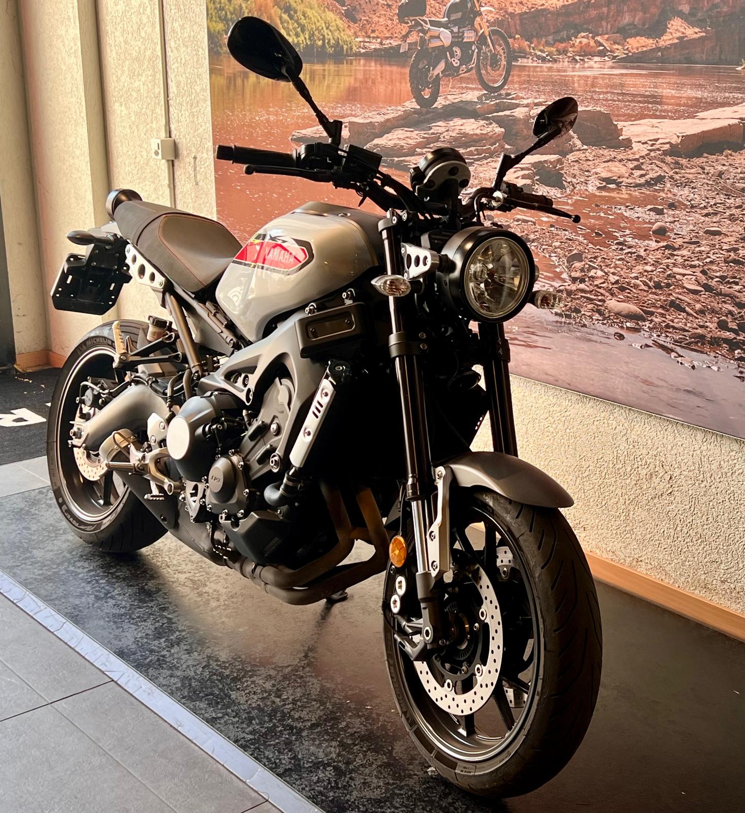 YAMAHA XSR 900-showroom-element-1