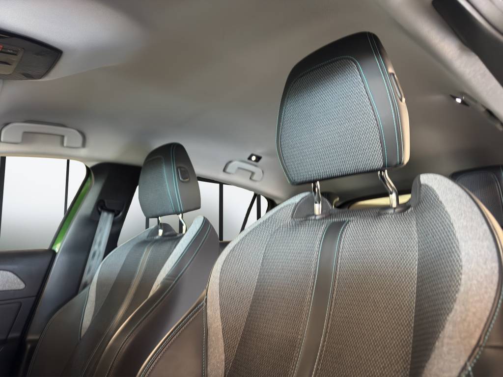 PEUGEOT 308 1.2 Pure Tech Allure Pack // Pack Drive Assist Plus / Caméra recul / Navigation DAB+-image-9