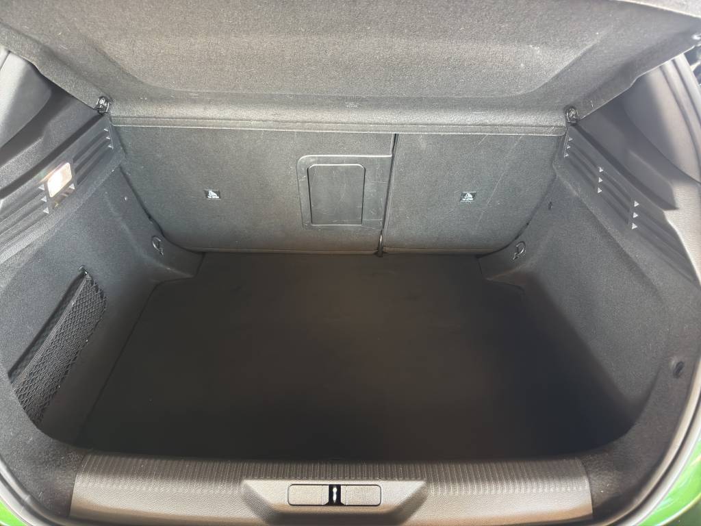 PEUGEOT 308 1.2 Pure Tech Allure Pack // Pack Drive Assist Plus / Caméra recul / Navigation DAB+-image-10