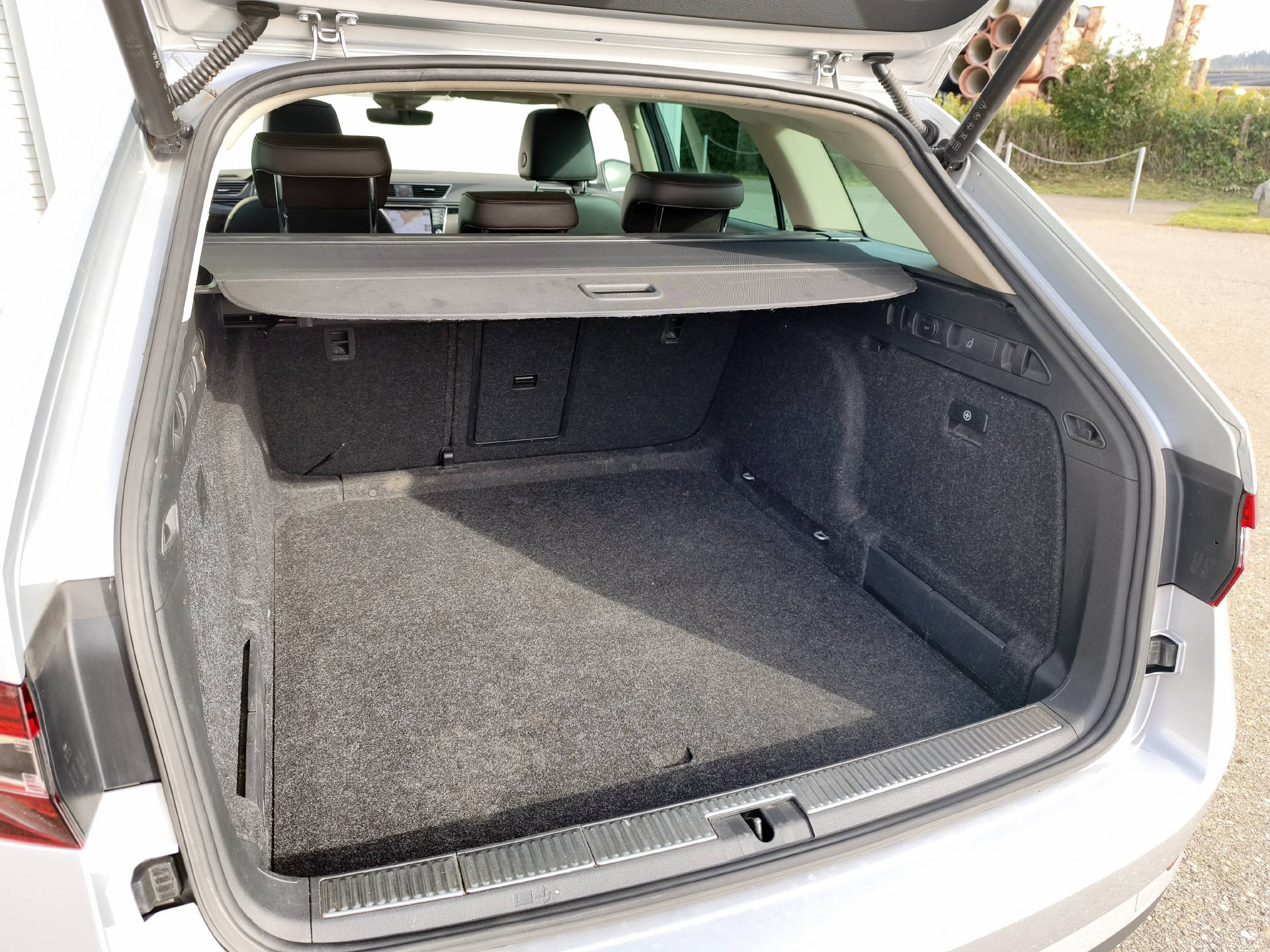 SKODA Superb Combi 2.0 TSI 280 L & K 4x4 DSG-image-11