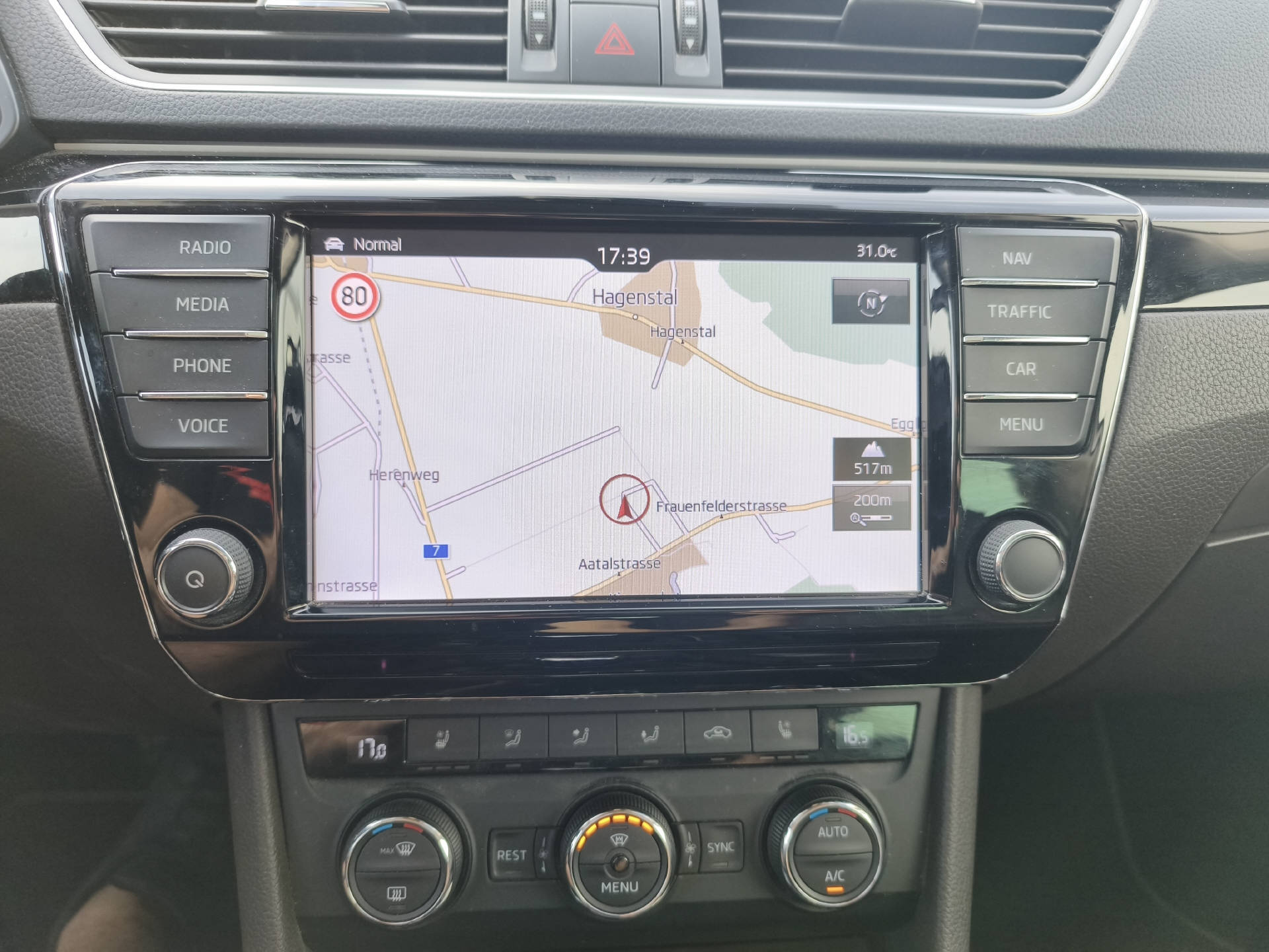 SKODA Superb Combi 2.0 TSI 280 L & K 4x4 DSG-image-10