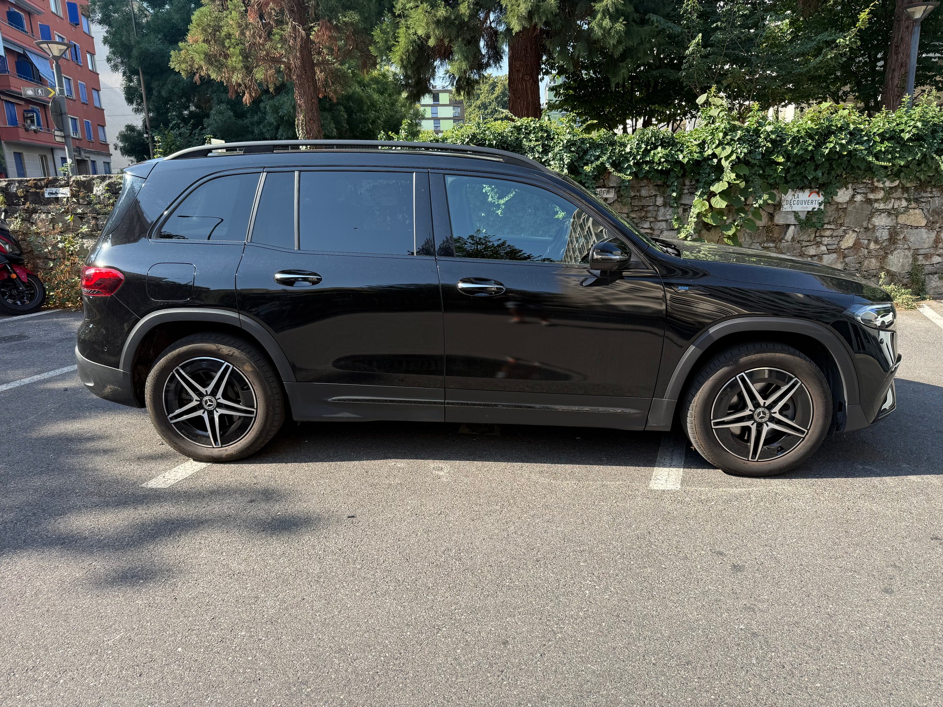 MERCEDES-BENZ EQB 350 AMG Line 4matic-image-3