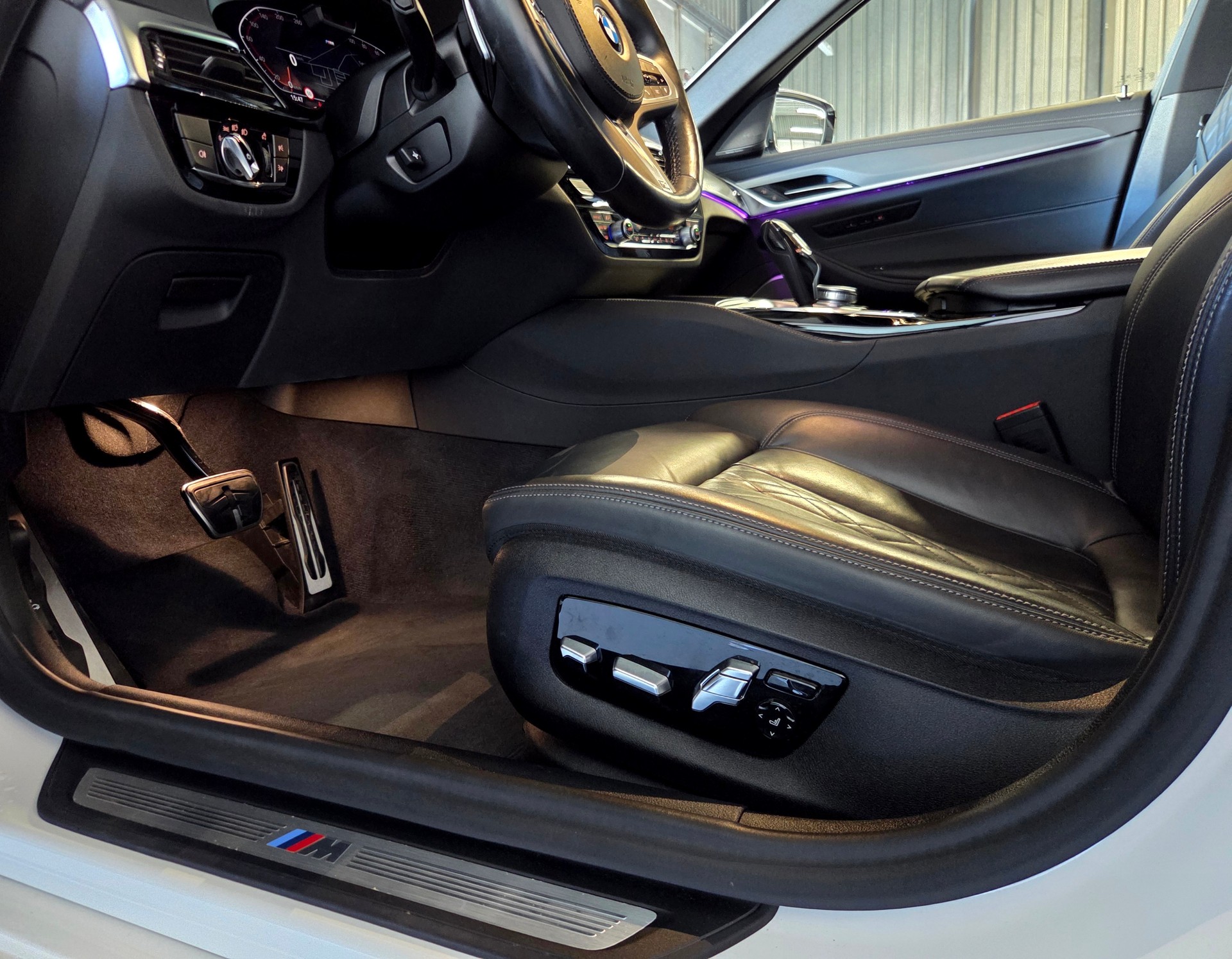 BMW 530d xDrive M-Sport Touring-image-6