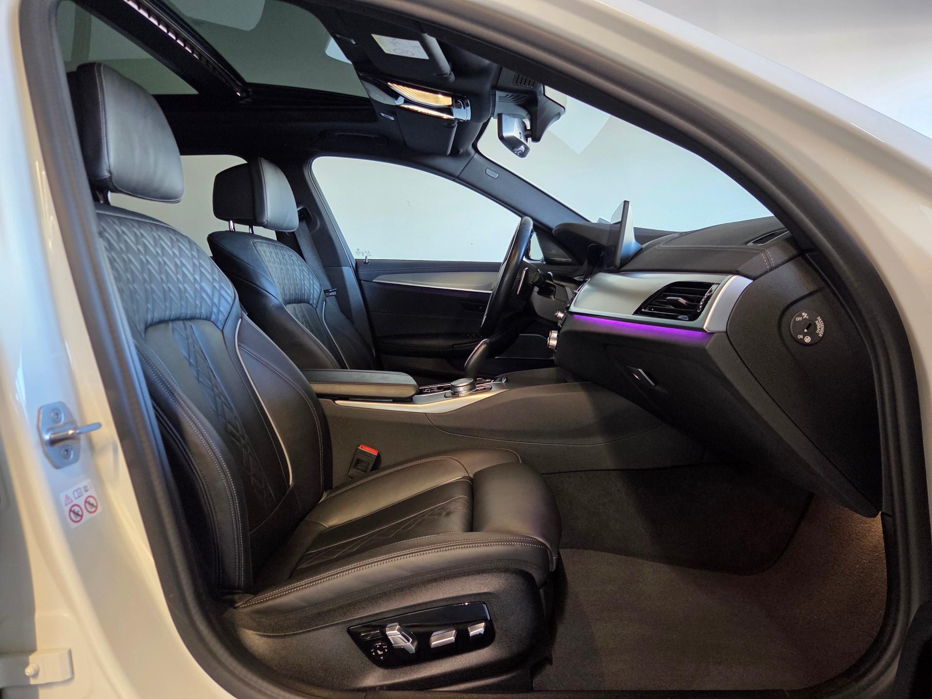 BMW 530d xDrive M-Sport Touring-image-21