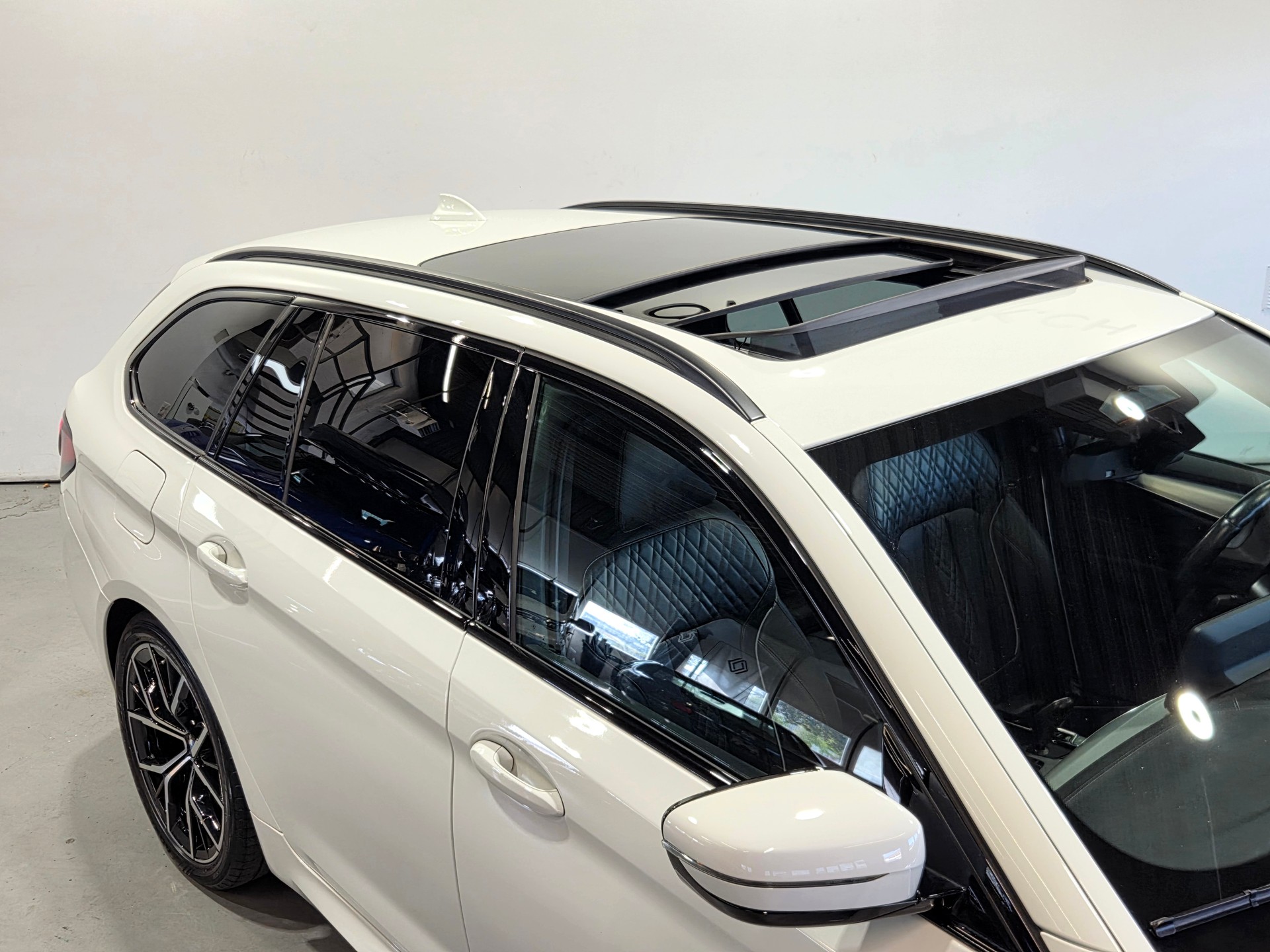 BMW 530d xDrive M-Sport Touring-image-9